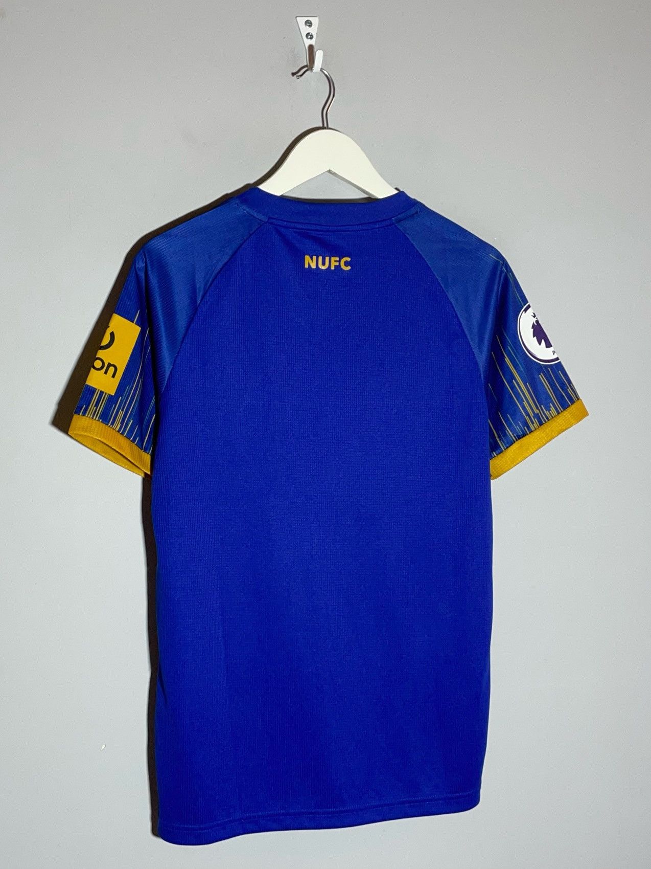 Castore NWT Newcastle United Castore 2022/23 Away Football Shirt Size US S / EU 44-46 / 1 - 9 Thumbnail