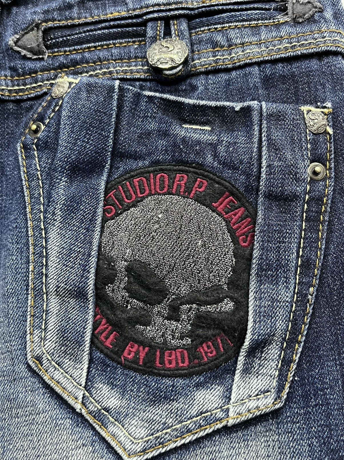 STUDIOUS FYE🔥STUDIO RP Punk Skull Patches Whiskered Blue Flare Denim Size US 28 / EU 44 - 14 Thumbnail