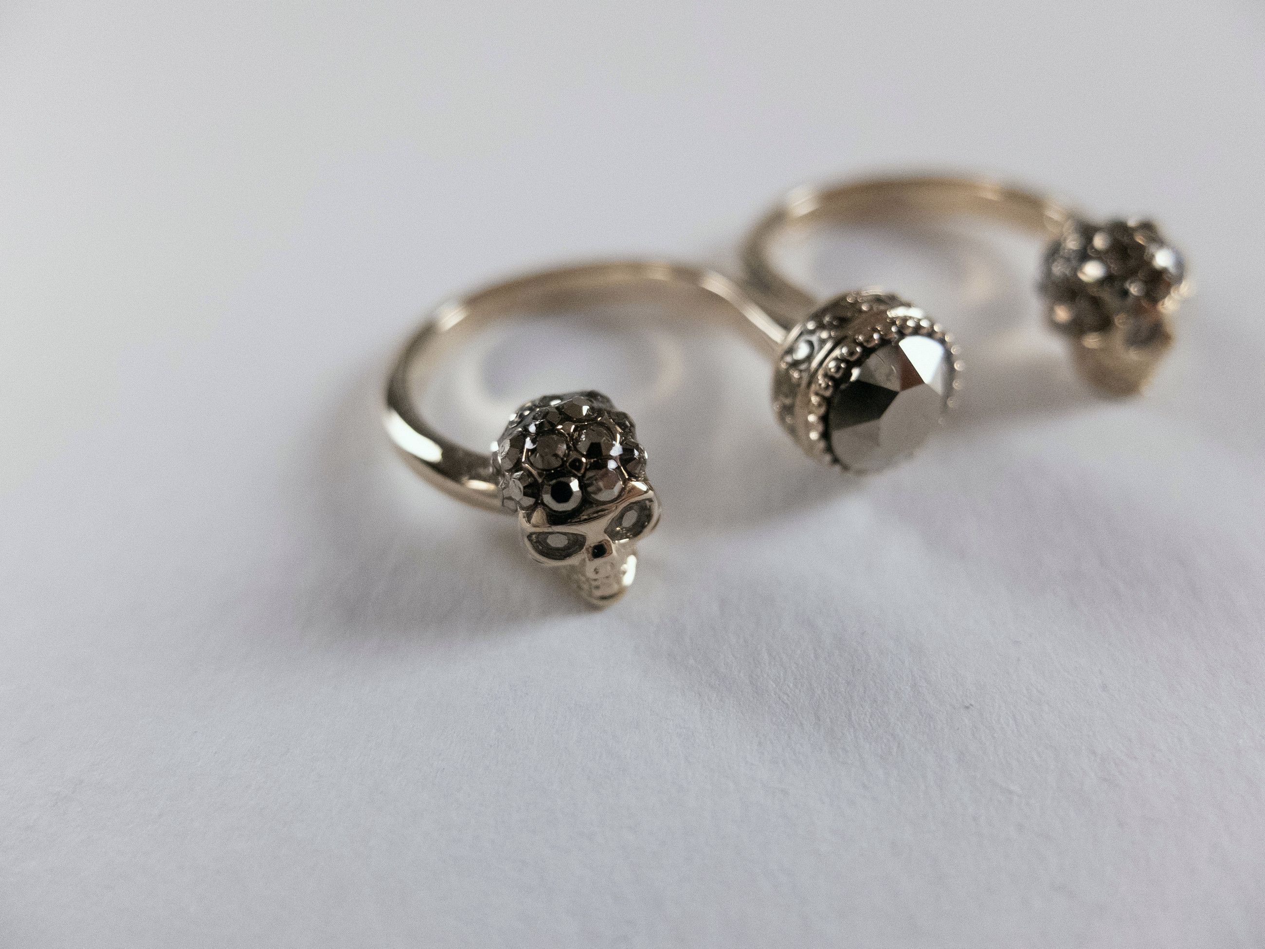 Alexander McQueen ALEXANDER MCQUEEN Double Skull silver tone metal ring Small Size ONE SIZE - 4 Thumbnail