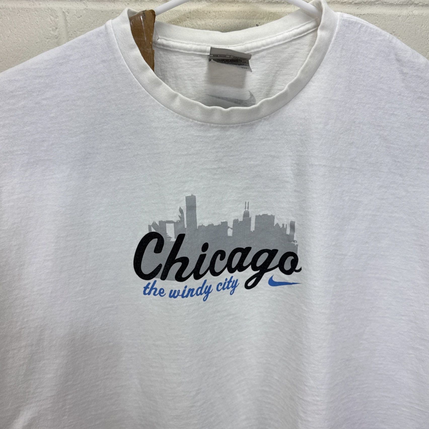Nike VINTAGE Nike Chicago Skyline T SHIRT XL (2XL) White Nike Logo Just Do It City 90s Mens Shirt Size US XXL / EU 58 / 5 - 7 Thumbnail