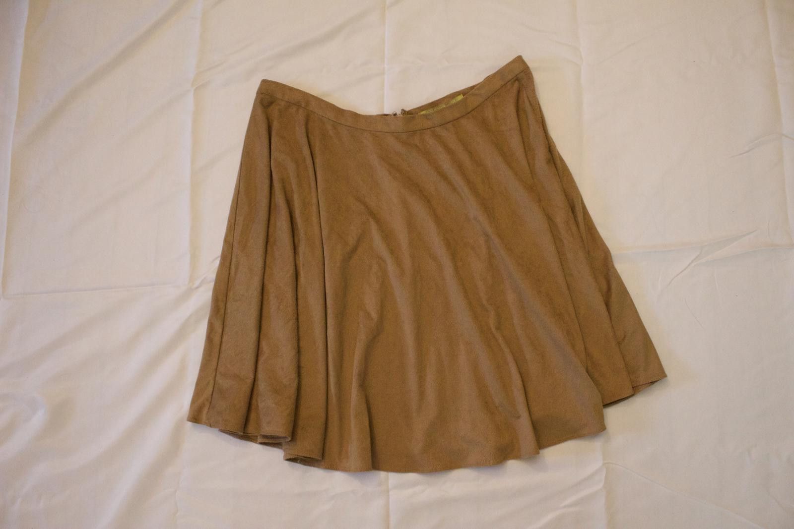 Designer Gianni Bini Women's Pleated Skirt - Size Large Size 36" / US 14 / IT 50 - 1 Thumbnail
