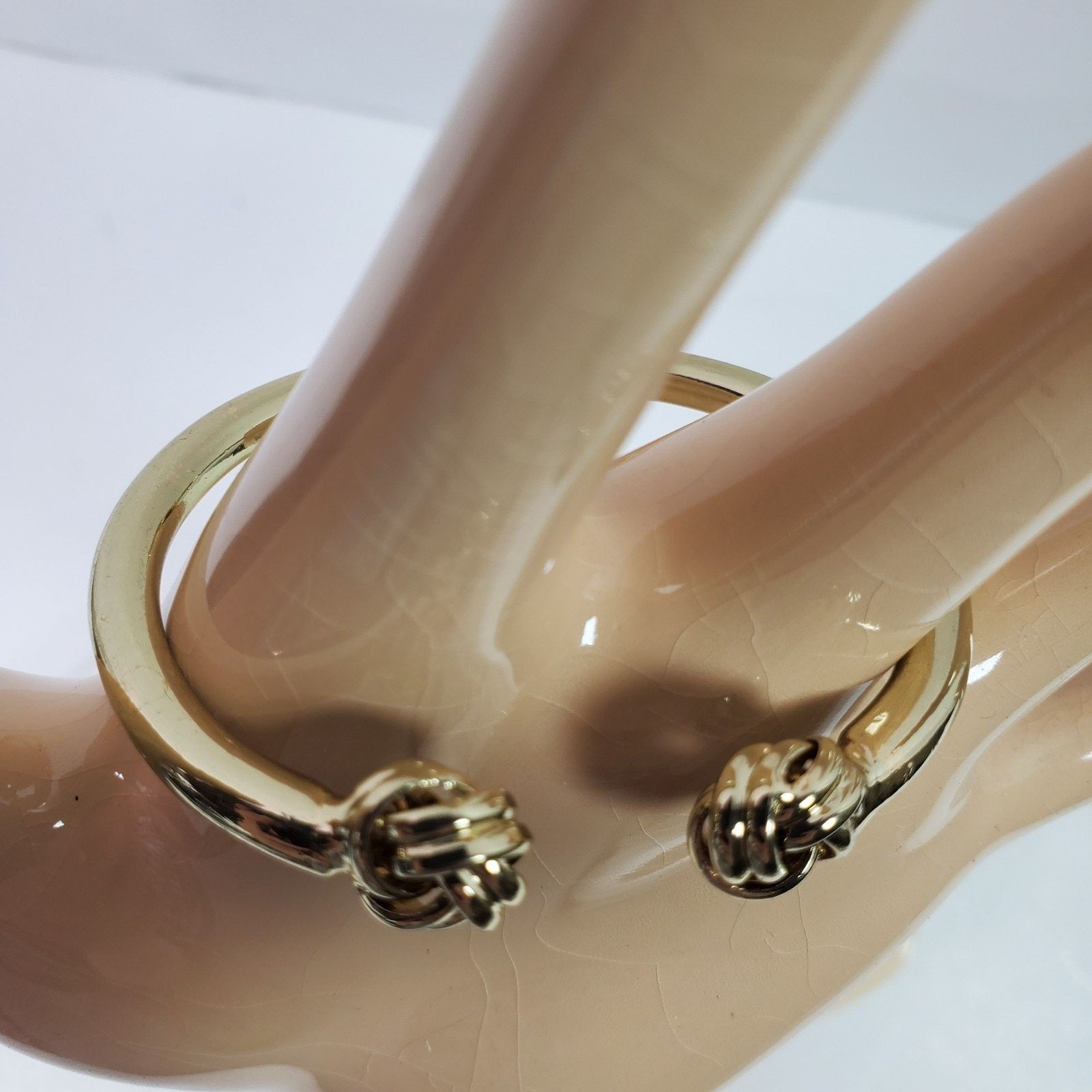 The Unbranded Brand Casual Career Cuff Bracelet Knot Ends Gold Tone NOS Size ONE SIZE - 1 Thumbnail