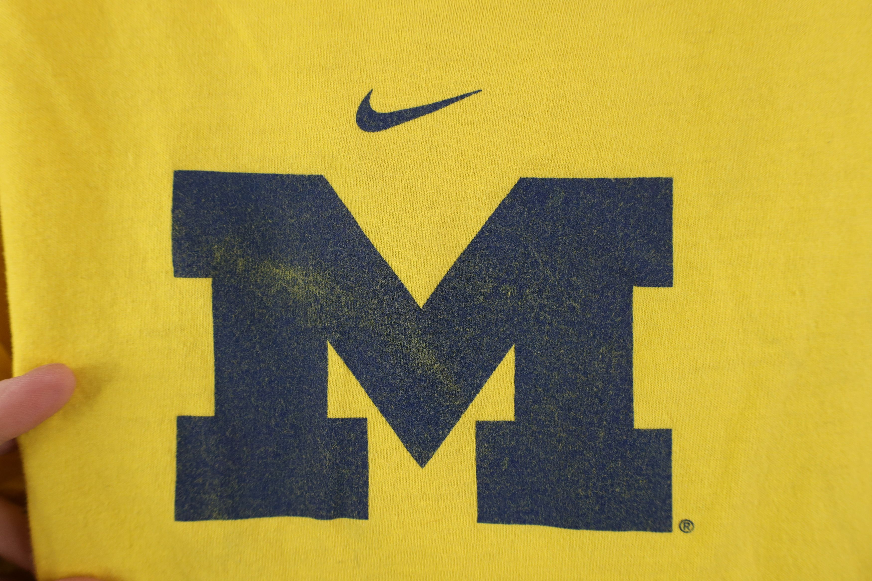 Nike Vintage Nike Swoosh University of Michigan T-Shirt Maize Size US M / EU 48-50 / 2 - 4 Thumbnail