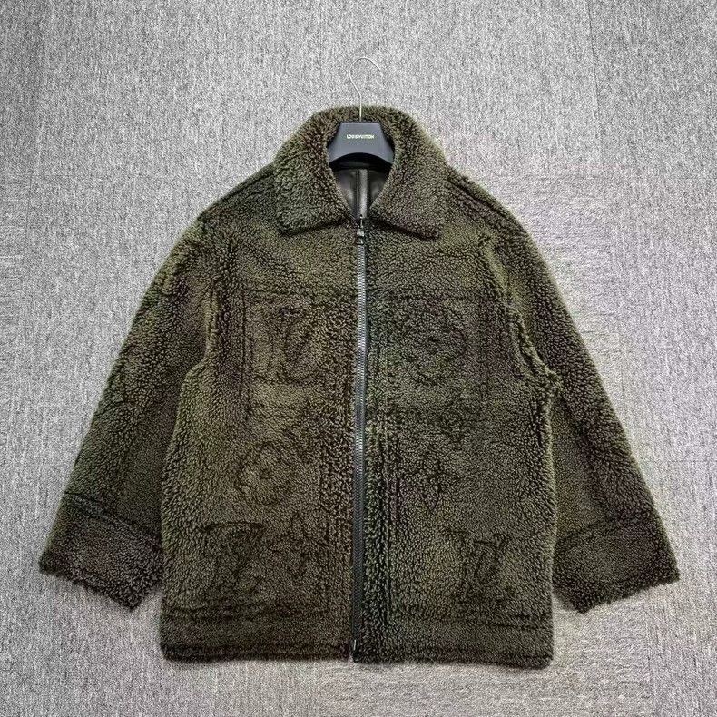 Louis Vuitton louis vuitton reversible fur coat -2505 Size US S / EU 44-46 / 1 - 2 Thumbnail