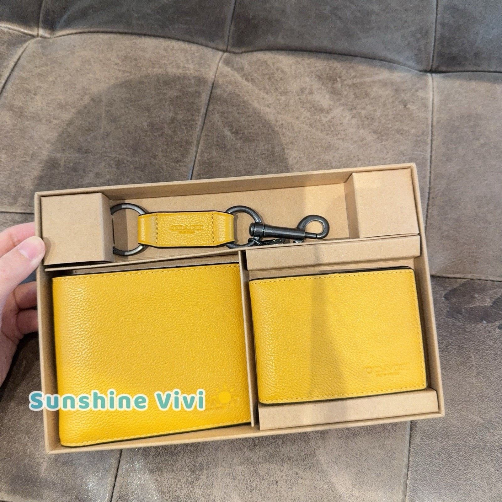 Coach NWT Coach Boxed Wallet Set With Key Fob CS433 Buttercup Size ONE SIZE - 1 Thumbnail