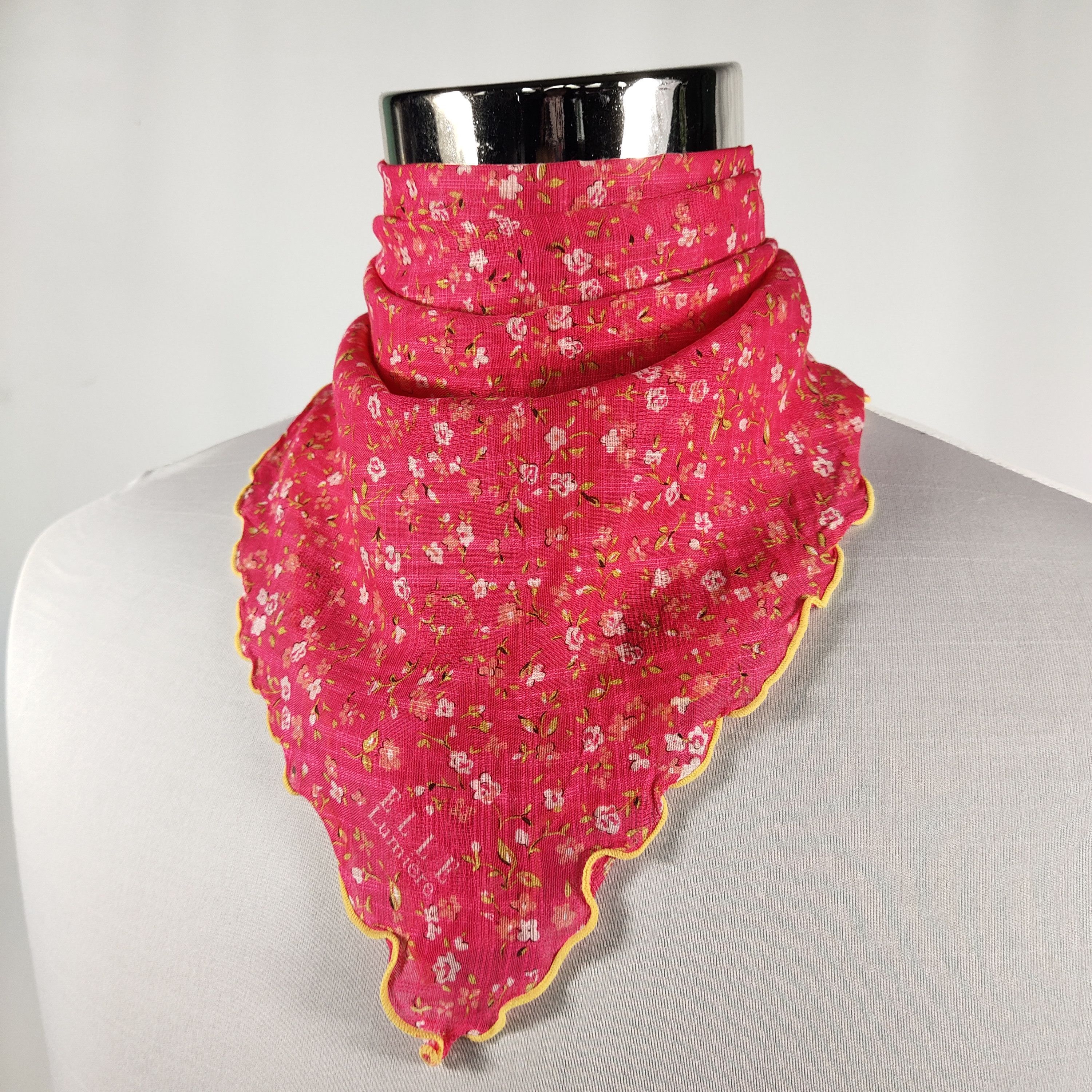 Vintage Elle Handkerchief / Neckerchief / Bandana FZ676 Size ONE SIZE - 1 Thumbnail