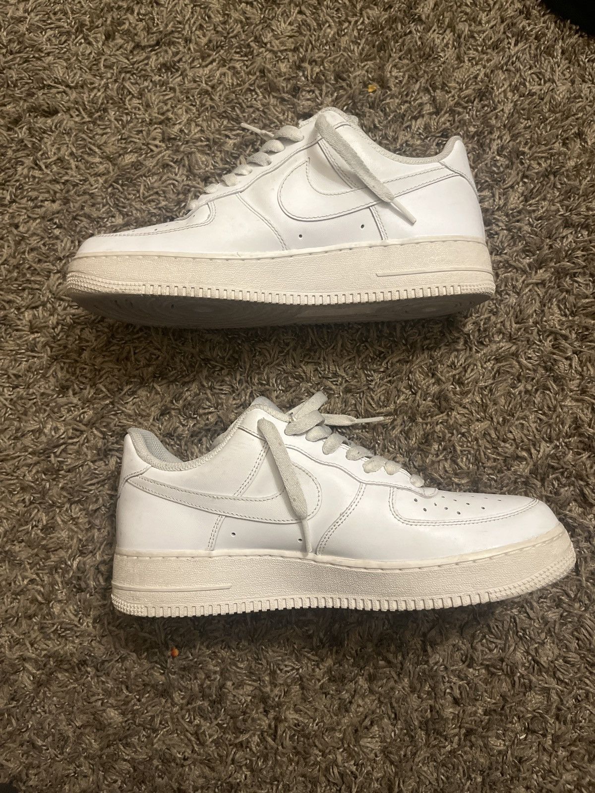 Nike Nike White Air Force 1s Size US 9 / EU 42 - 2 Thumbnail