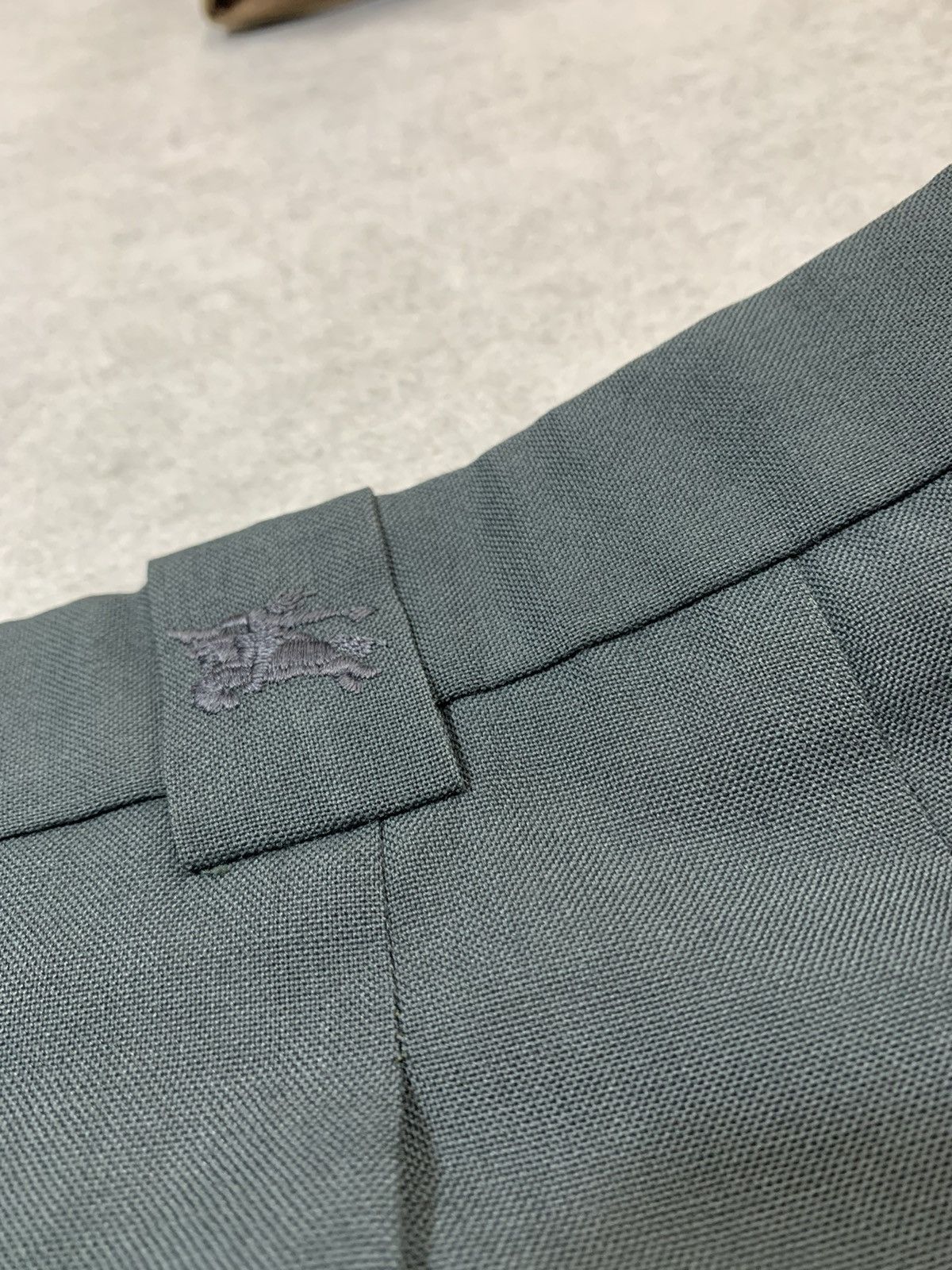 Designer × Vintage Vintage 90s Burberry Dark Green Pleated Chino Trousers Size US 30 / EU 46 - 4 Thumbnail