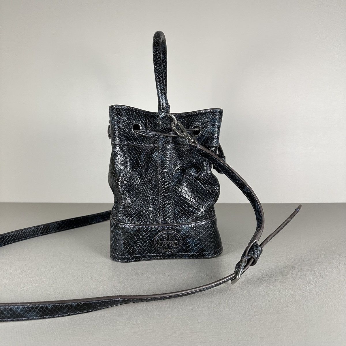 Tory Burch Tory Burch Snake Style Black Blue Bucket Shoulder Bag Size ONE SIZE - 2 Thumbnail