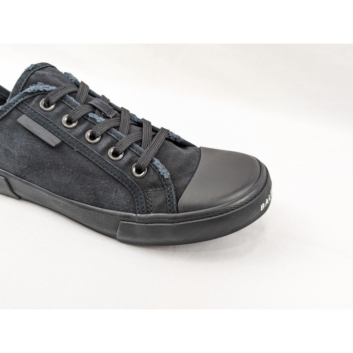 Balenciaga o1rshd1 Low MNC Destroy Paris Low Top Sneakers in Black Size US 9 / EU 42 - 4 Thumbnail