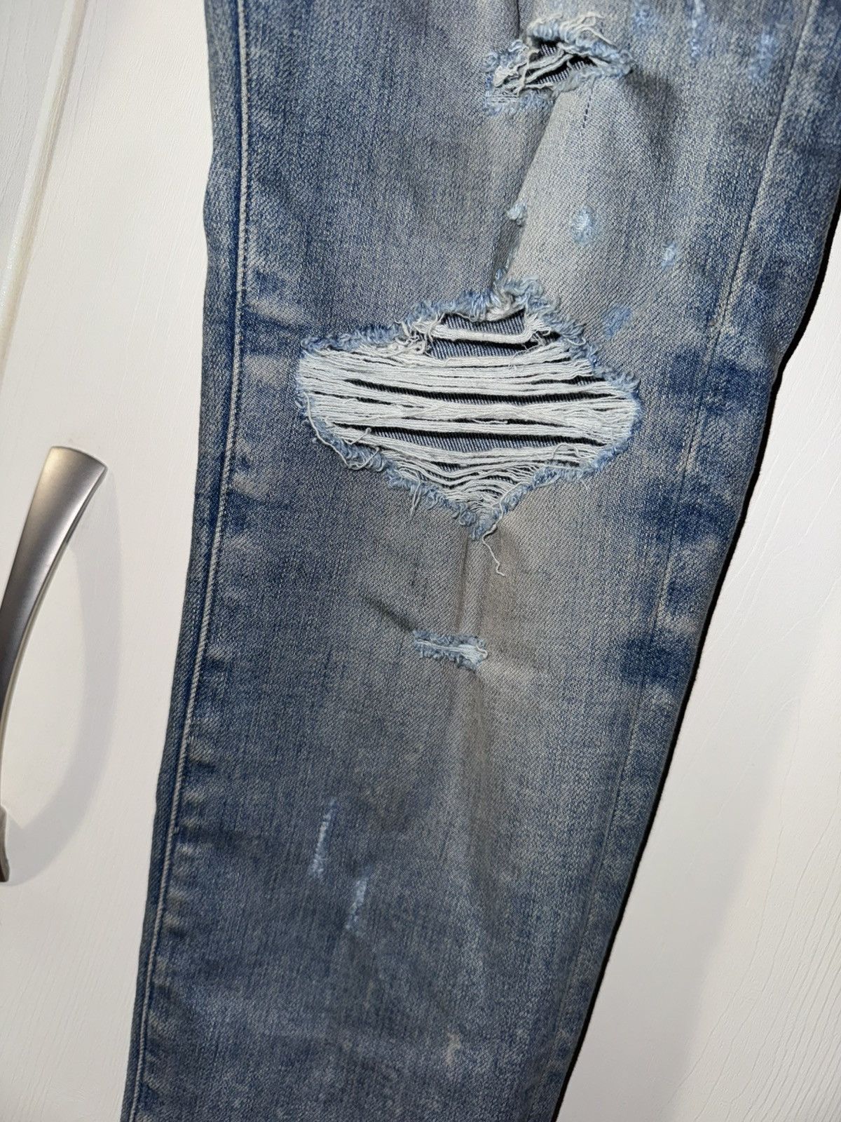 AMIRI BLUE DISTRESSED JEANS