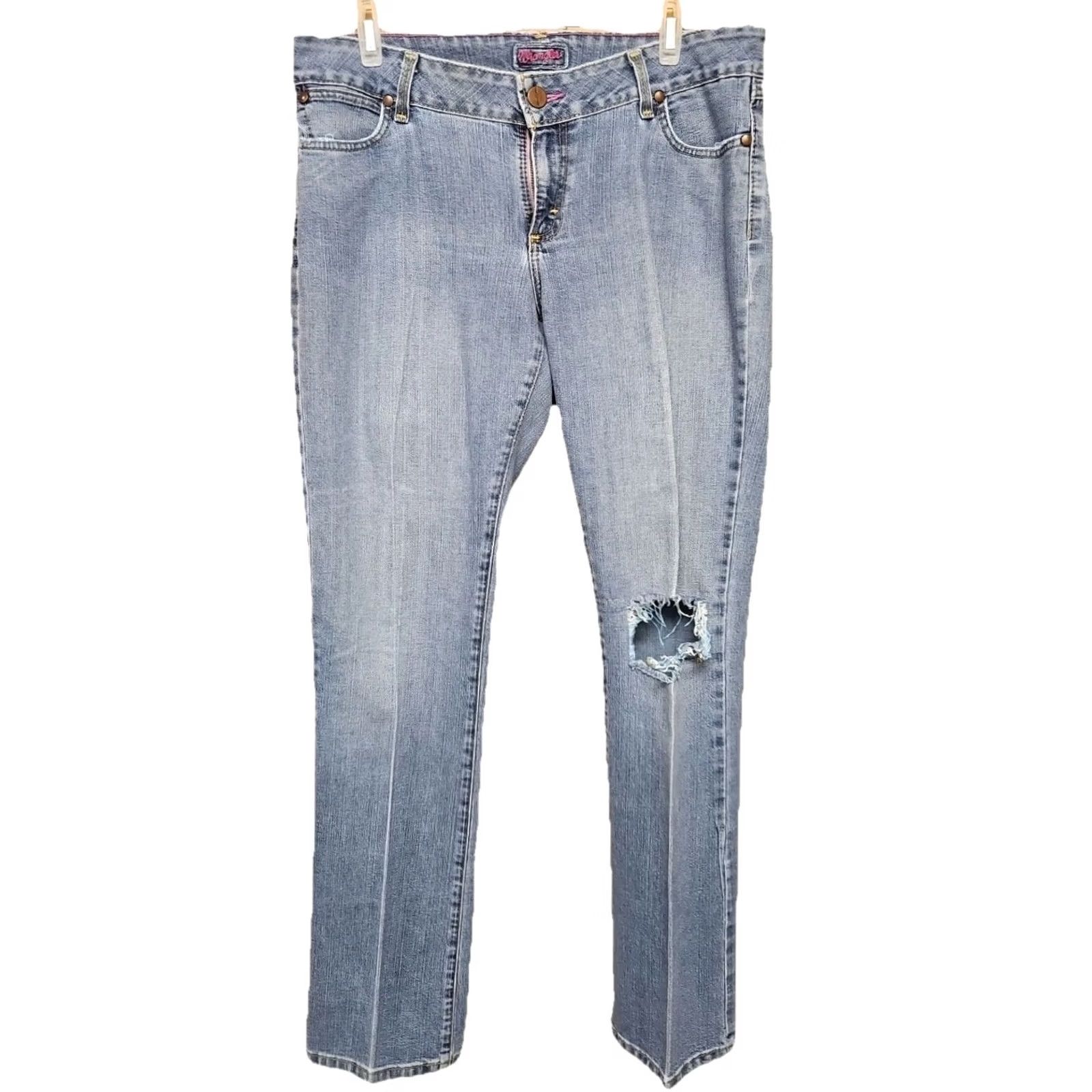 Wrangler Wrangler Jeans Slim Y2K Women’s Light Wash Distressed Pink Logo Size 10/12 Inseam 33 in Denim Cotton Regular Rise Mid 8.5-10.5 in Blue Size 32" / US 10 / IT 46 - 2 Thumbnail