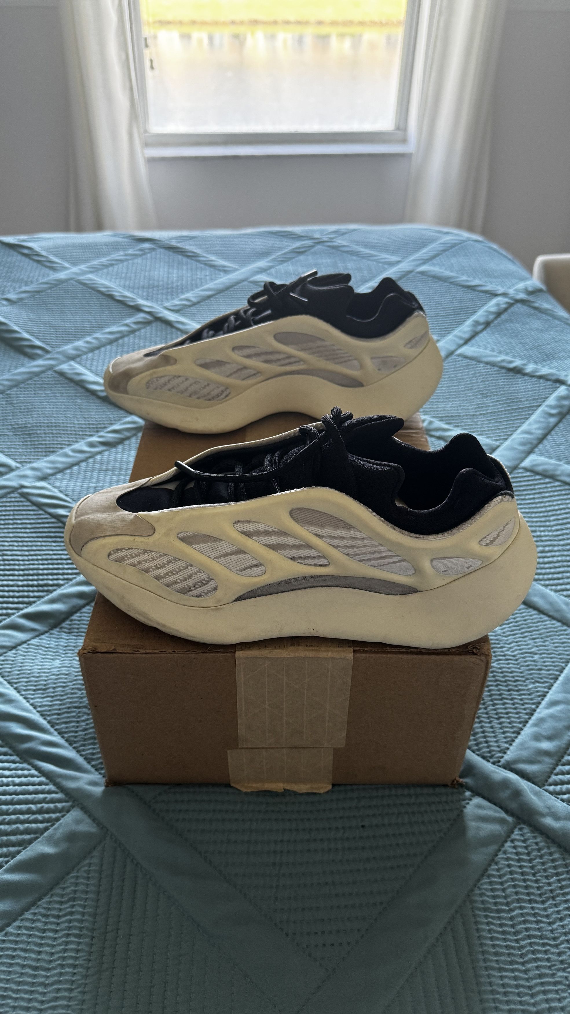 Yeezy Adidas Yeezy 700 V3 Azael Size US 10 / EU 43 - 6 Thumbnail