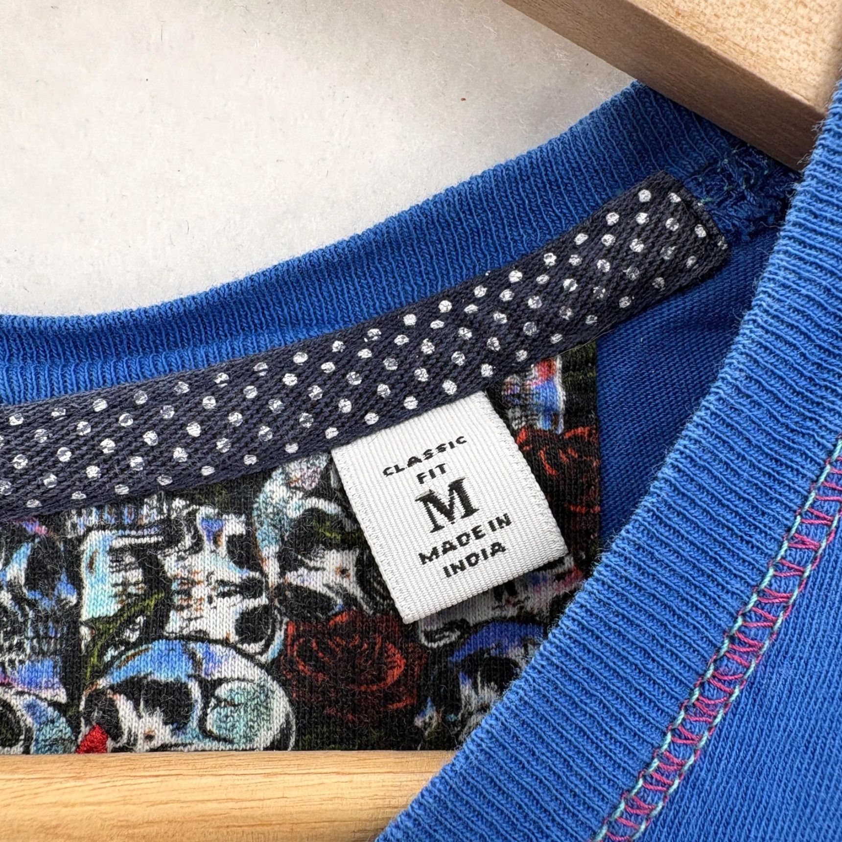 Robert Graham Robert Graham Shirt Mens M Blue Skull Crown V-Neck Classic Fit Cotton Tee Size US M / EU 48-50 / 2 - 3 Thumbnail