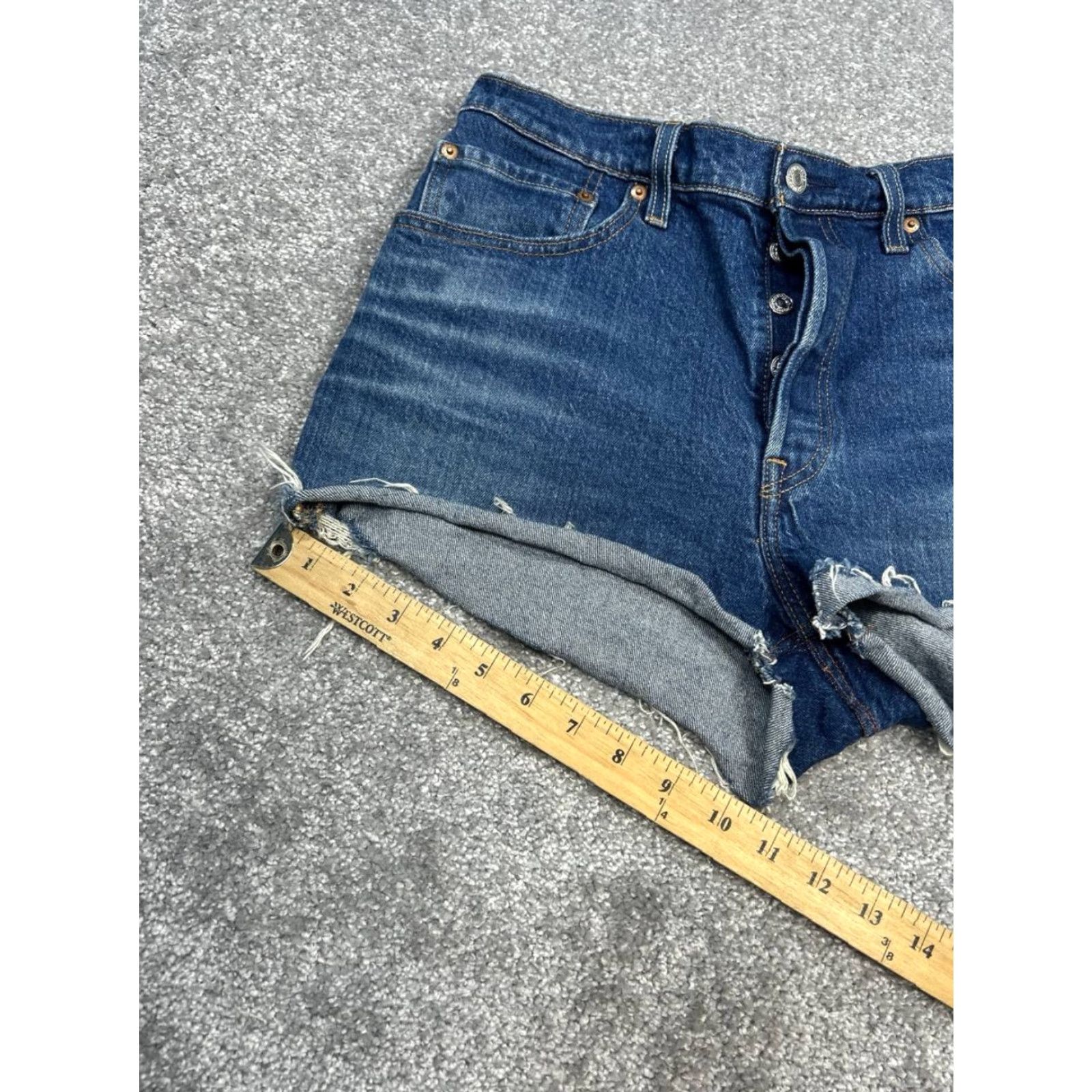 Levi's Levis 501 Shorts Womens 31 Blue Cut Off Denim Logo Stretch High Rise Raw Hem Jeans Shorts Ladies 31 Blue Levi's 501 Denim Short Cut-Off High Rise Logo Size 24" / US 00 / IT 34 - 4 Thumbnail