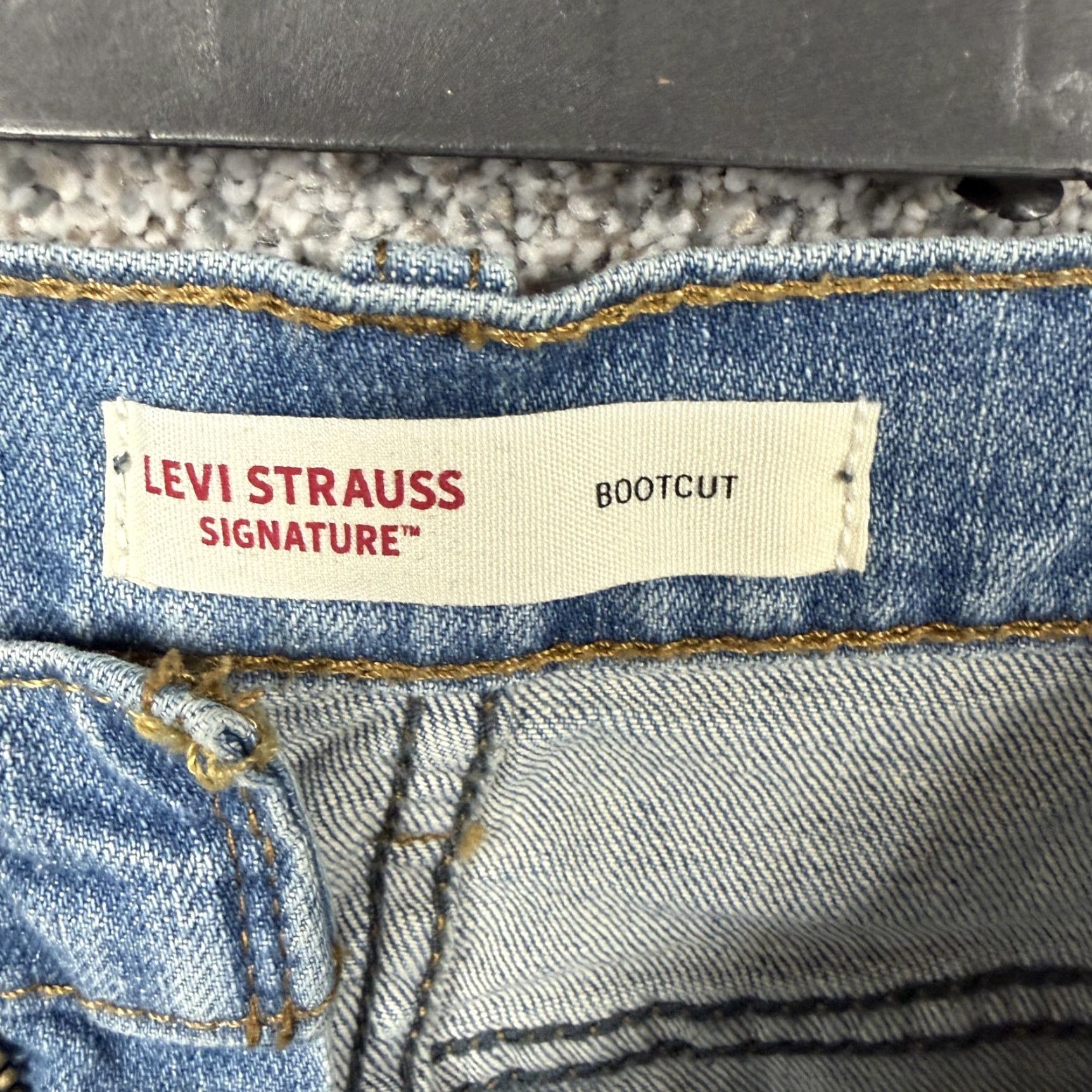 Vintage Levi Strauss Signature Bootcut Jeans Mens 36x29.5 Blue Stretch Denim Classic Jeans Denim Signature by Levi Strauss & Co. Bootcut Mens 36 Black? Size US 36 / EU 52 - 7 Thumbnail