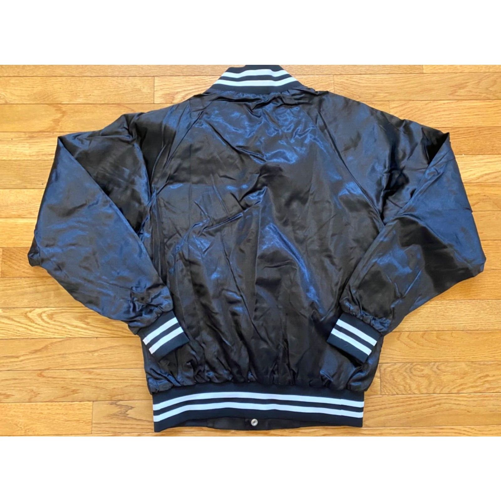 Augusta Sportswear VINTAGE Molson Coors Beer Satin Jacket Mens Sz S Augusta Sportswear Satin Jacket Mens Sz S Silver 1980s Track Jacket Nike? Size US S / EU 44-46 / 1 - 2 Thumbnail