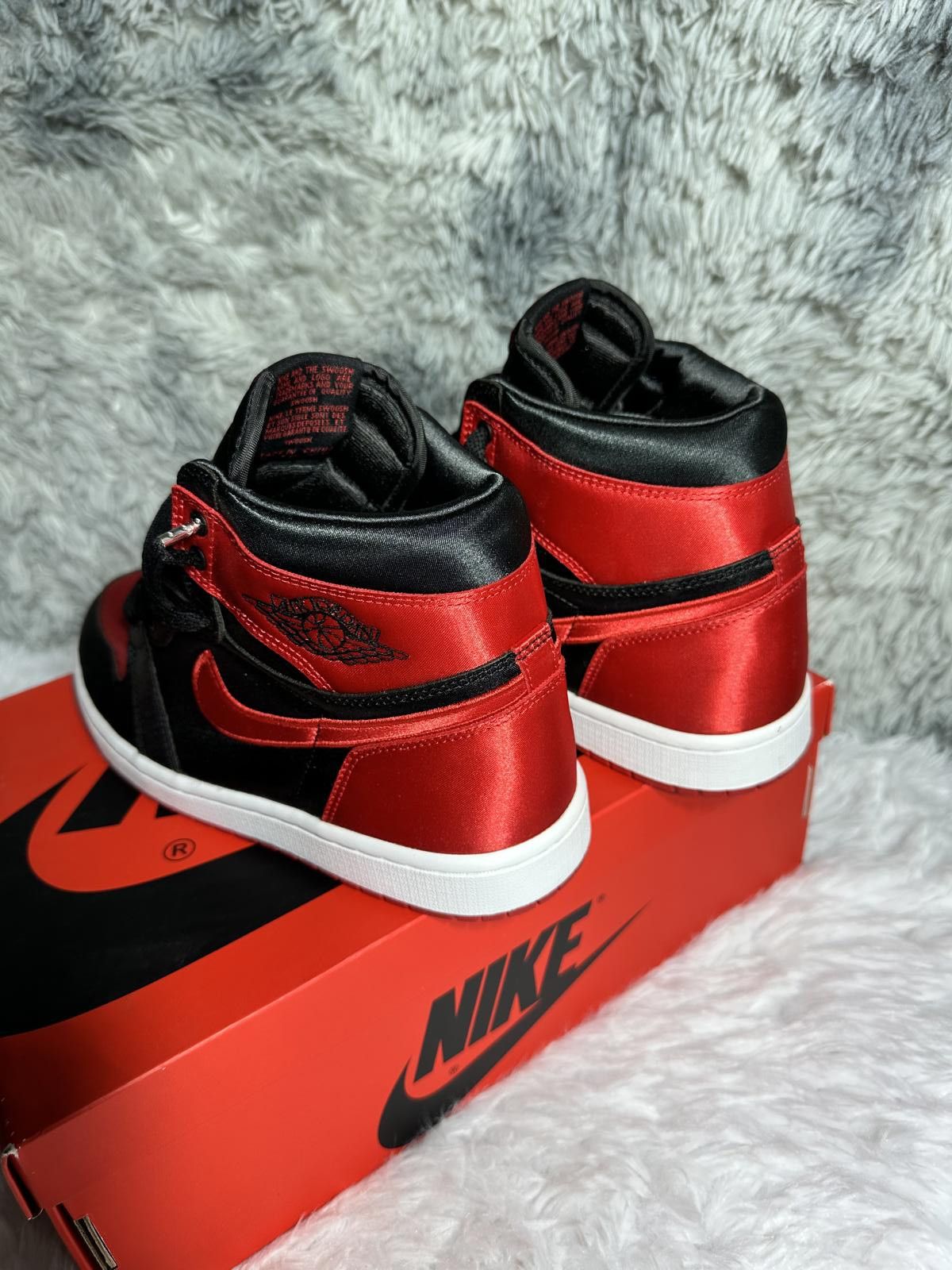 Nike Nike Air Jordan 1 Retro High OG Black and Red Sneakers Size US 10 / EU 43 - 3 Thumbnail