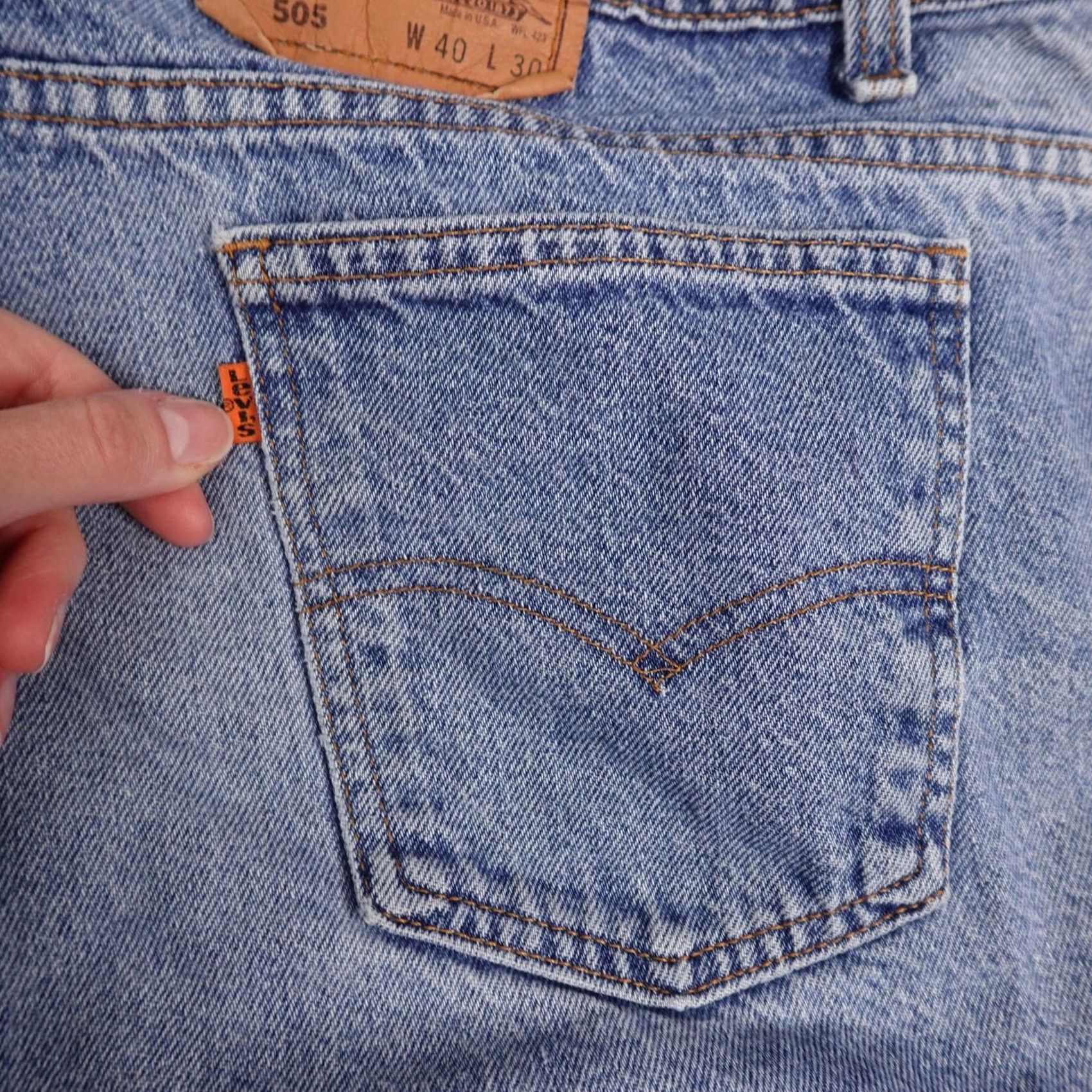 Levi's VINTAGE Levi's 505 Jeans Mens 40x30 (Fits 36x28) Blue Denim Orange Tab Made USA 90s Retro Size US 40 / EU 56 - 4 Thumbnail