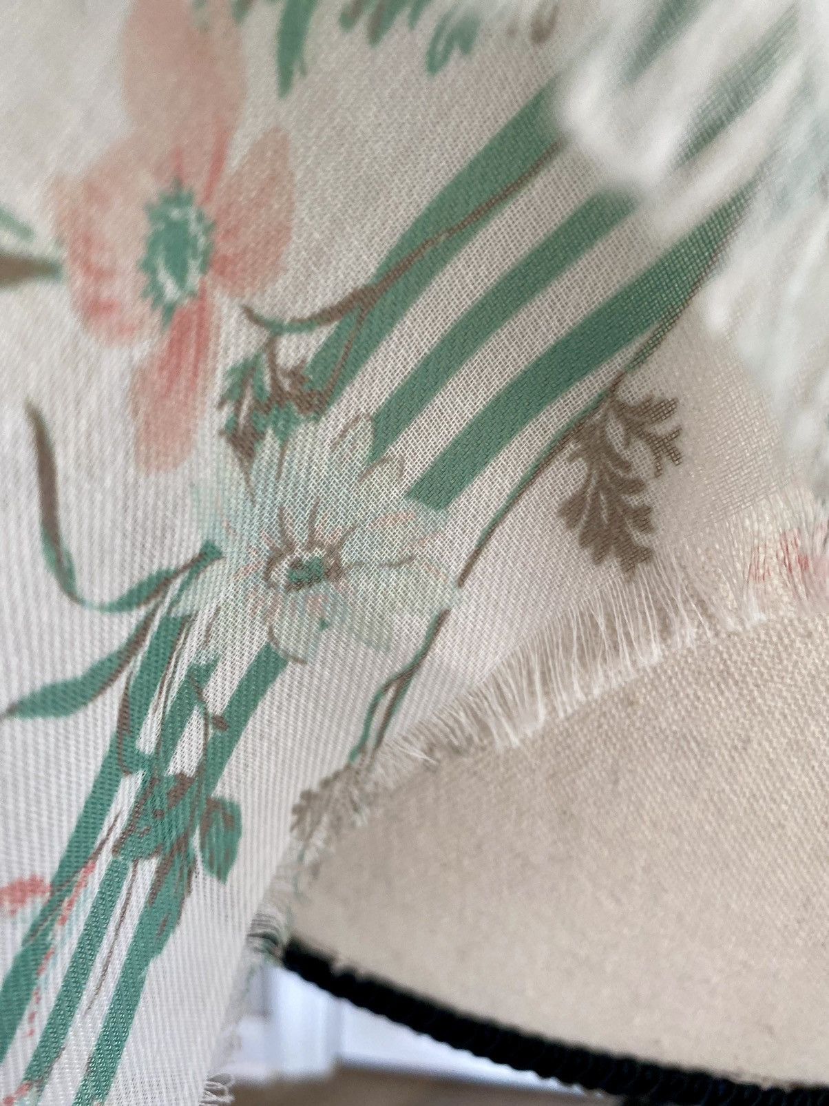 Other BEAUTIFUL VINTAGE LARGE FRAYED FLORAL SHAWL SCARF Size ONE SIZE - 10 Thumbnail