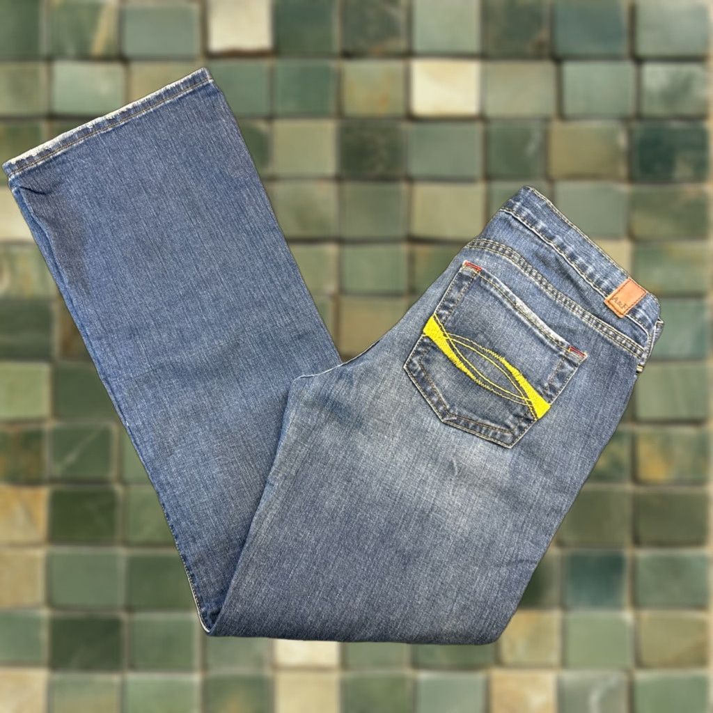 Abercrombie & Fitch VINTAGE Abercrombie & Fitch Bootcut Jeans 8R Denim Emma Low Rise Med Wash Womens Size 30" / US 8 / IT 44 - 1 Thumbnail