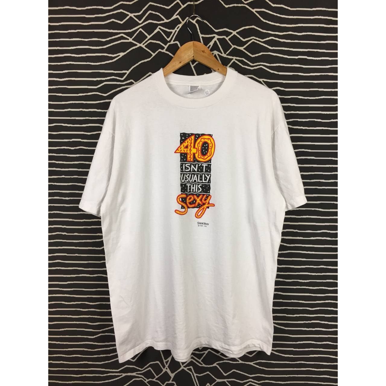 Vintage Vtg 90s 40 Is't Usually This Sexy Shoebox Graphic Humor Tee Size US XL / EU 56 / 4 - 1 Thumbnail