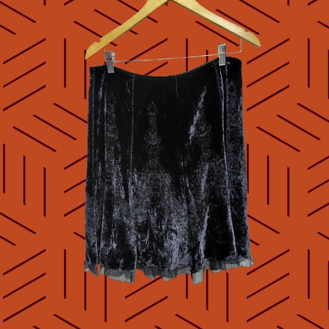 Elie Tahari Elie Tahari Velvet Skirt Black Solid Lined Size M Women Size 32" / US 10 / IT 46 - 1 Thumbnail