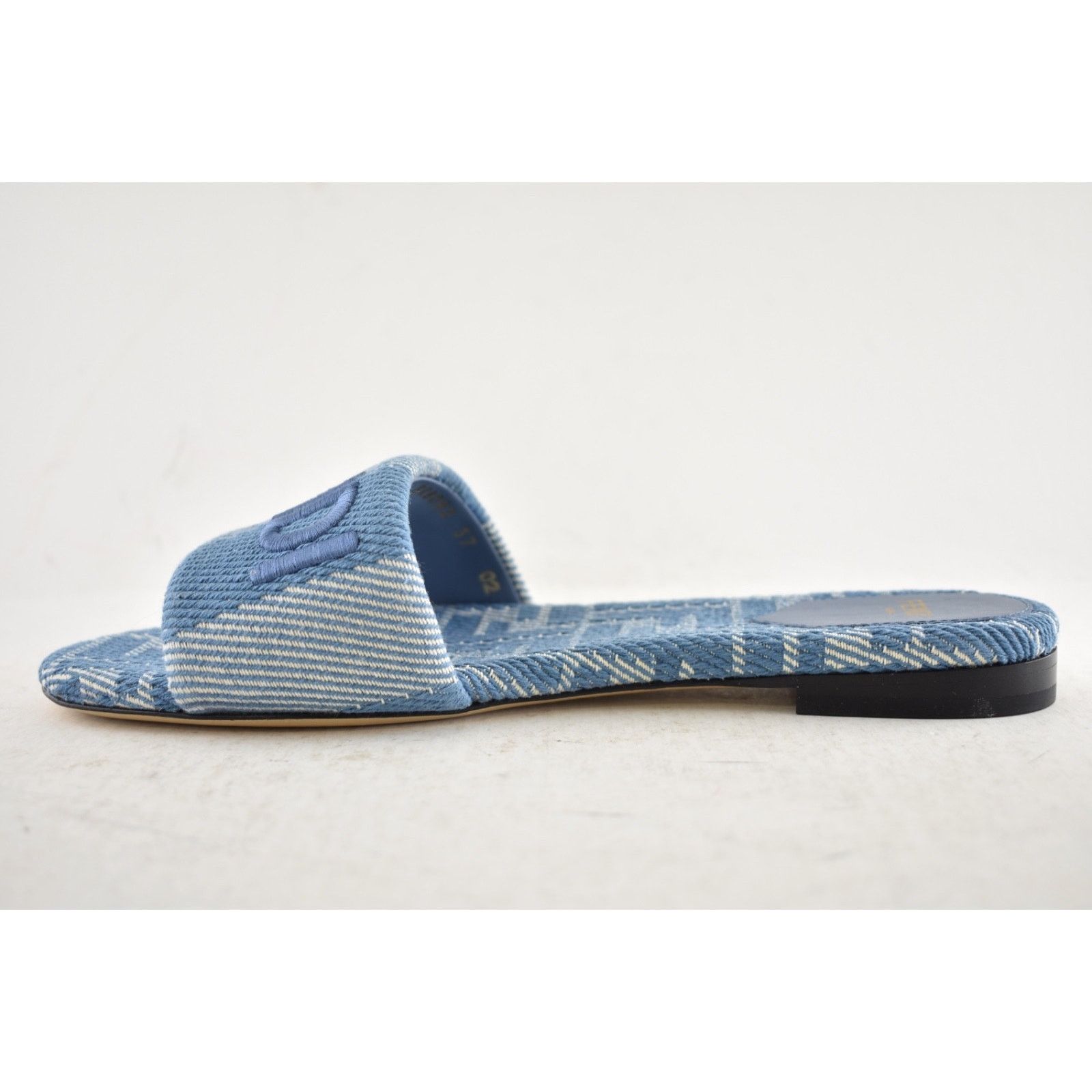 Fendi Fendi Sunshine Blue Denim FF Monogram Mule Slide Sandal 36.5 Size US 6.5 / IT 36.5 - 14 Thumbnail