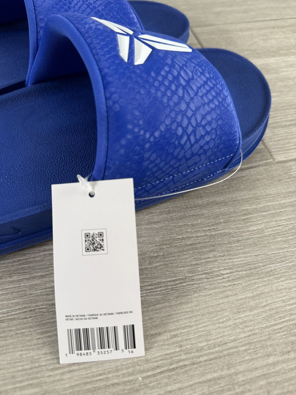 Nike Nike Kobe Bryant Offcourt Slide Dodgers Hyper Royal White 12 Size US 12 / EU 45 - 11 Thumbnail