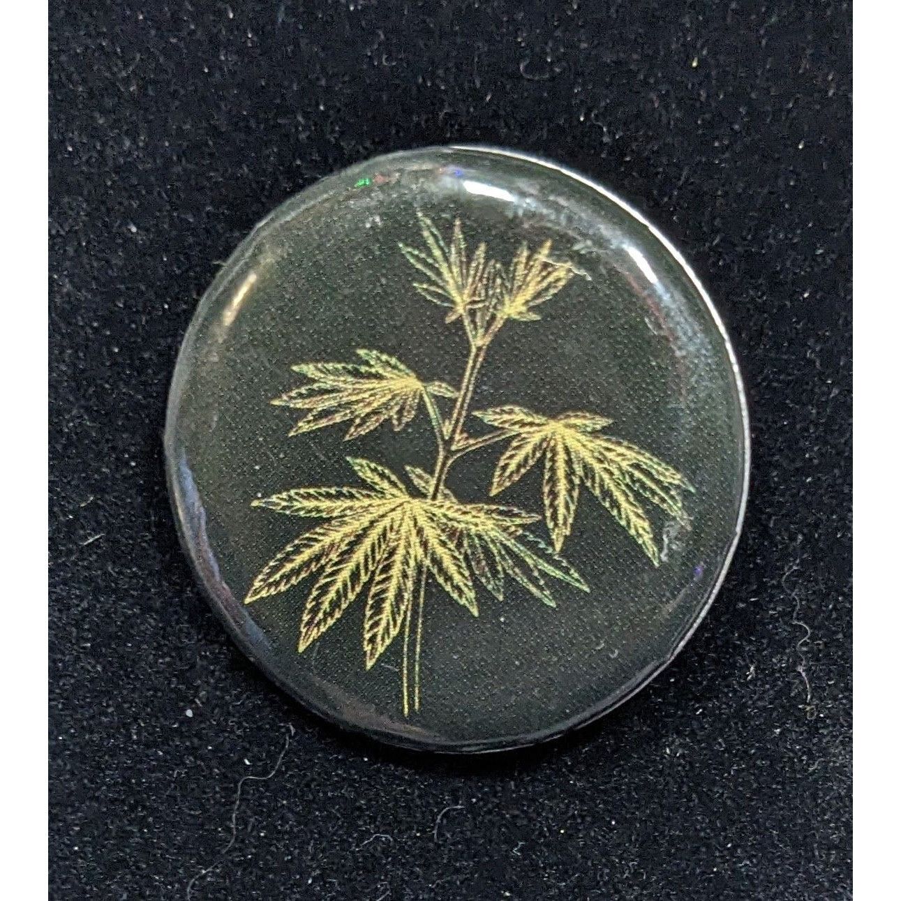 Other Casual Black Pin/Button With Cannabis Leaf Print Size ONE SIZE - 3 Thumbnail