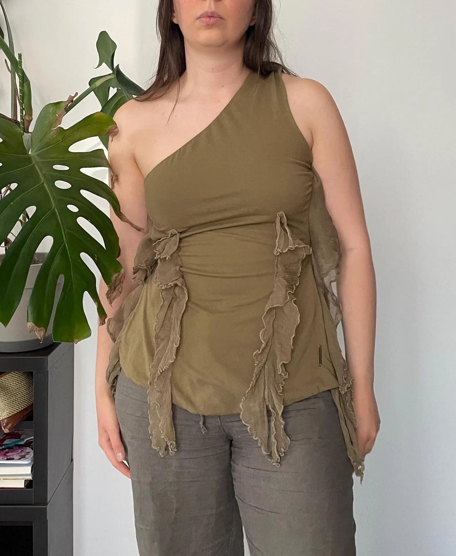 Other Fornarina One-Sleeve Ruffle Top Khaki / Olive 2000s — Size M Size M / US 6-8 / IT 42-44 - 1 Thumbnail
