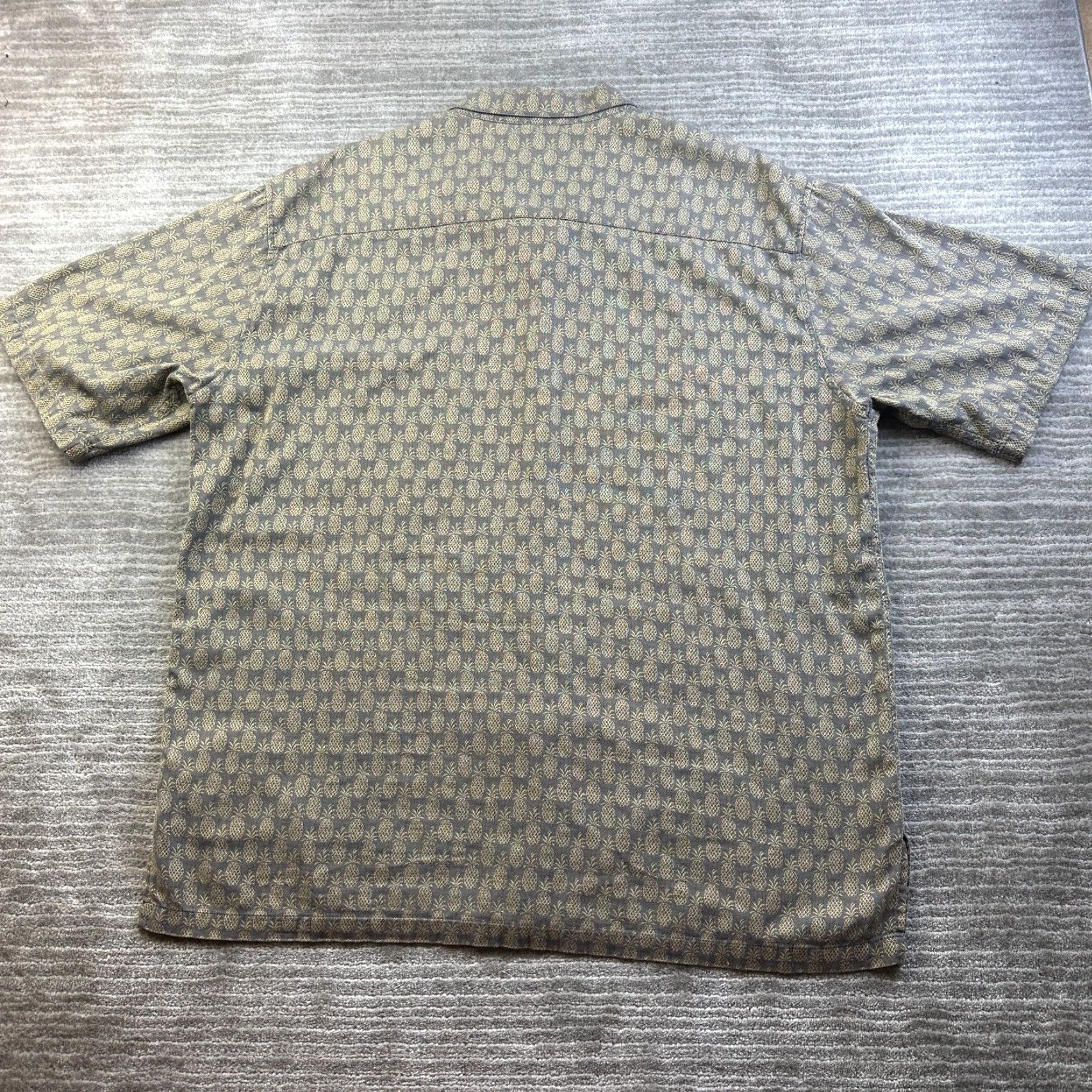 Tori Richard Tori Richard Shirt XL Mens Gray Beige Pineapple Button Up Hawaiian Size US XL / EU 56 / 4 - 2 Thumbnail