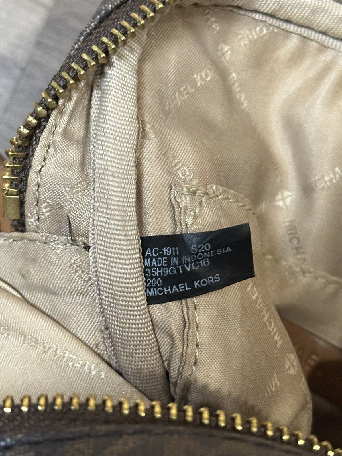 Michael Kors MICHAEL KORS SLING SLING BAG. Size ONE SIZE - 20 Thumbnail