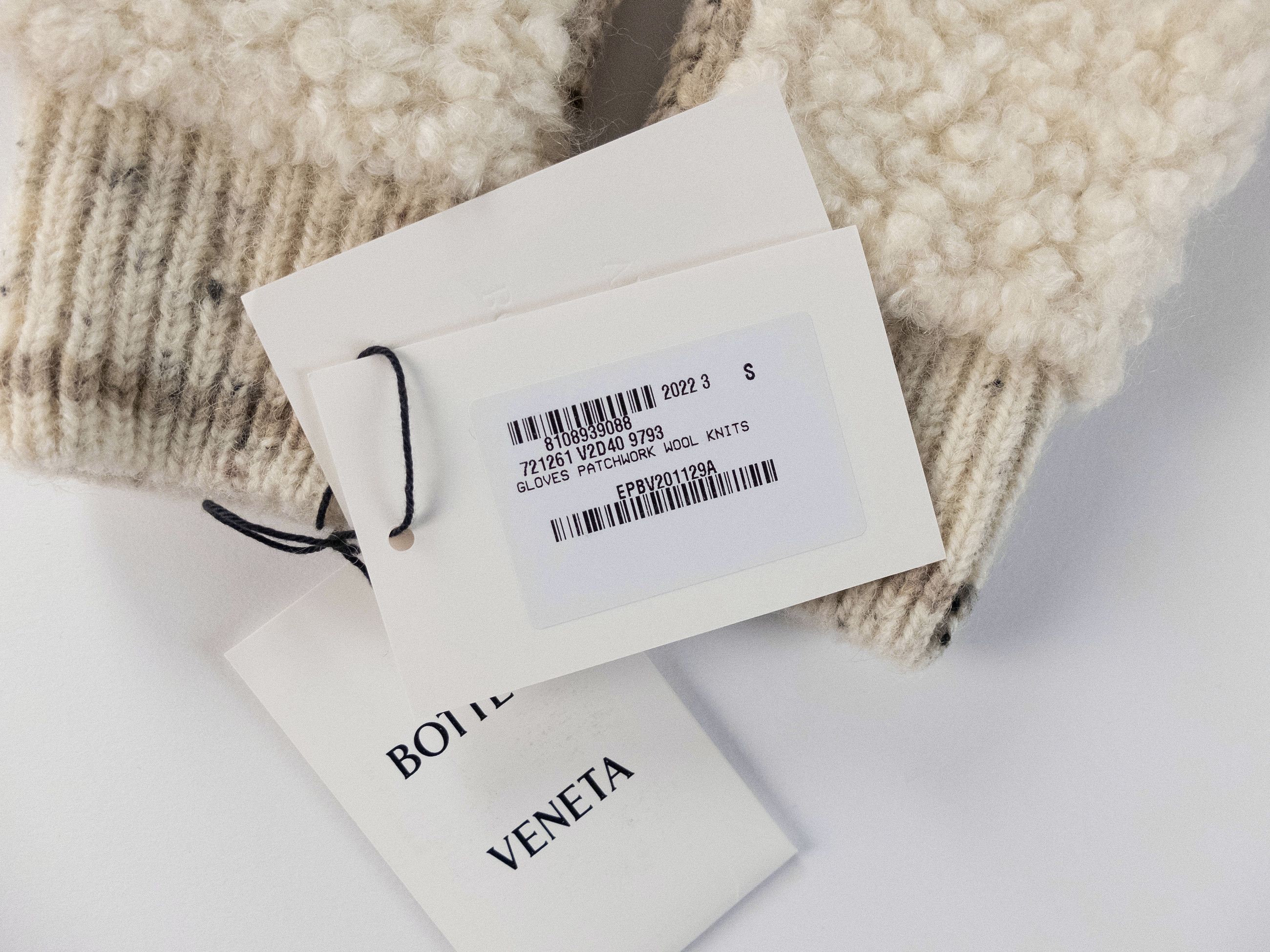 BOTTEGA VENETA beige Shearling & wool mittens gloves q