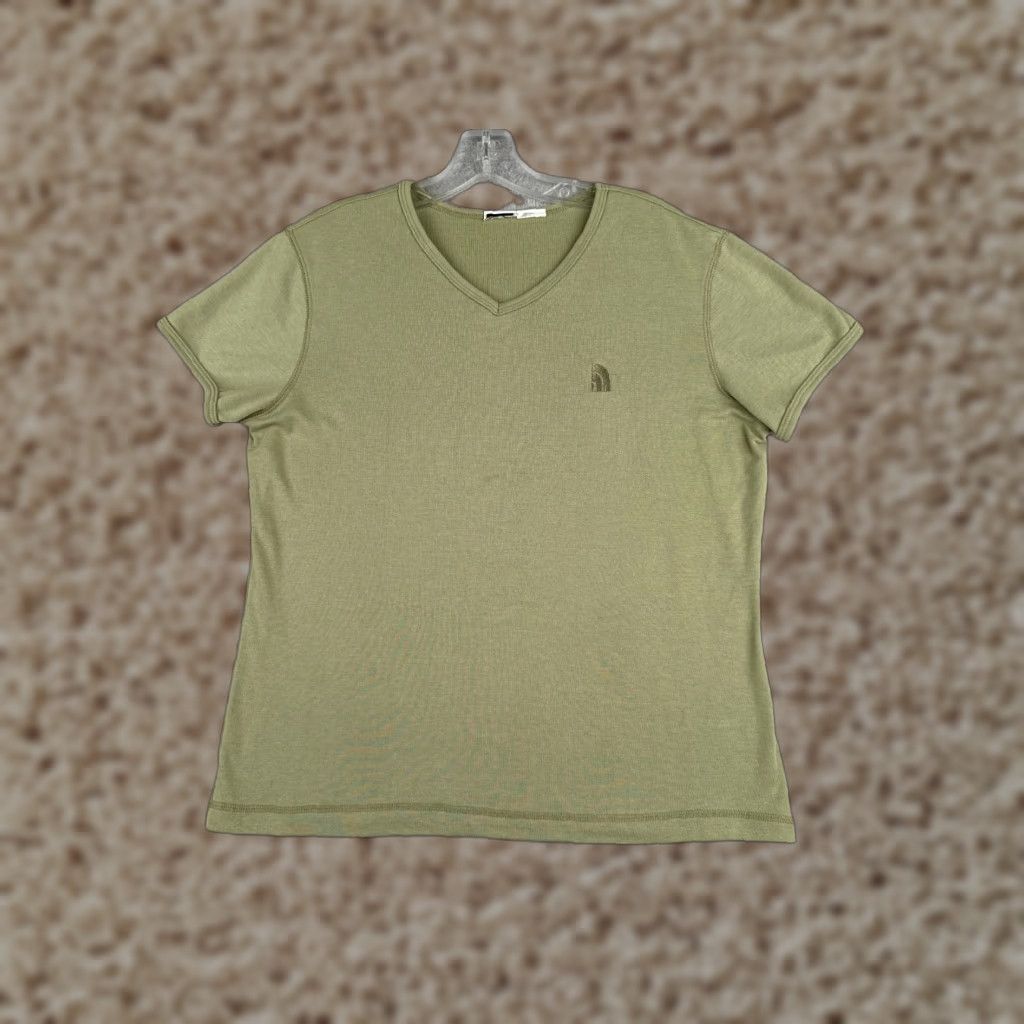 The North Face The North Face Shirt Women Medium Green V-Neck Short Sleeve Slim Fit Polyester Size M / US 6-8 / IT 42-44 - 1 Thumbnail