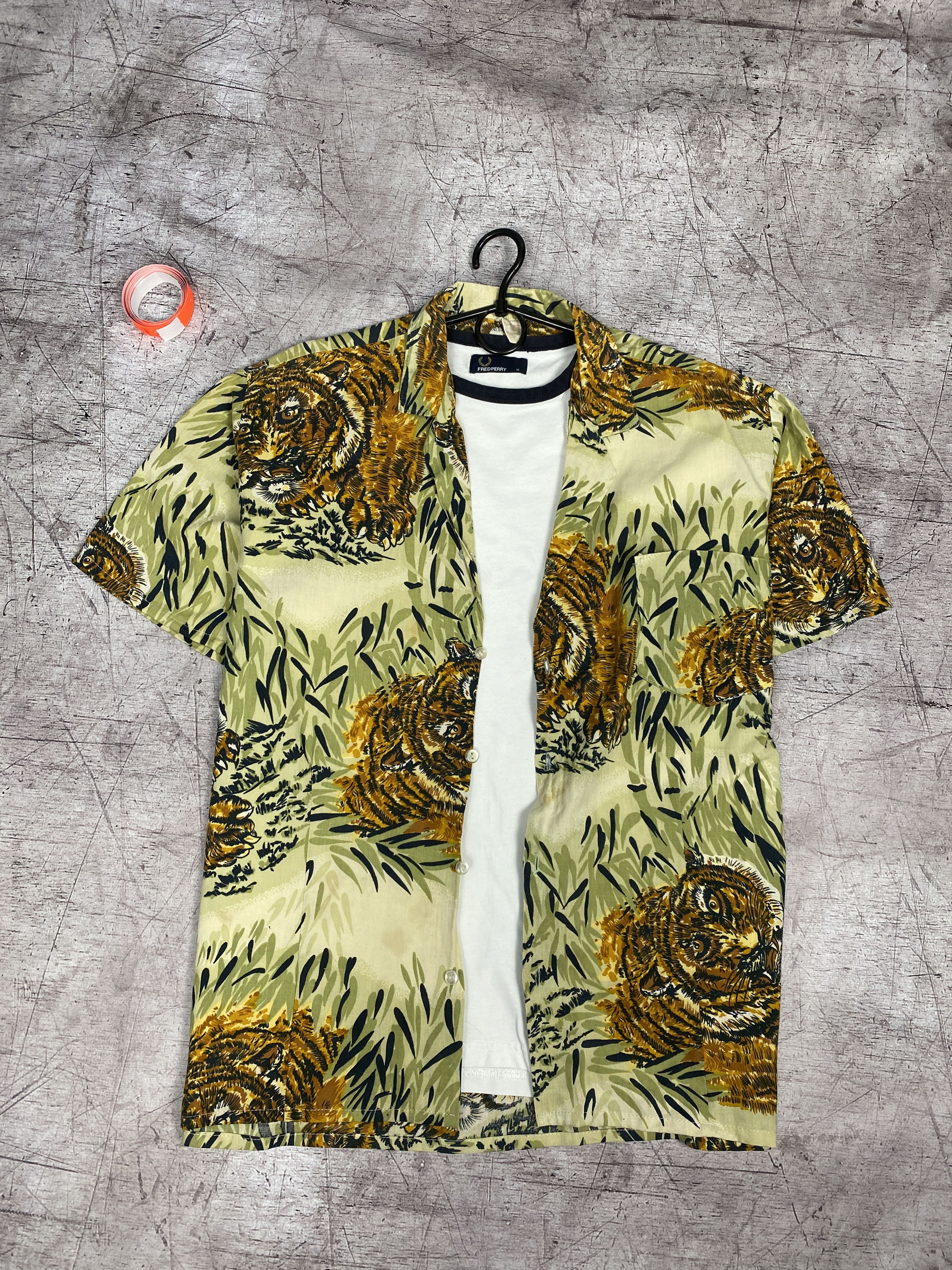 Vintage Vintage Hawaiian Shirt Grafic Tiger y2k Size US XL / EU 56 / 4 - 1 Thumbnail