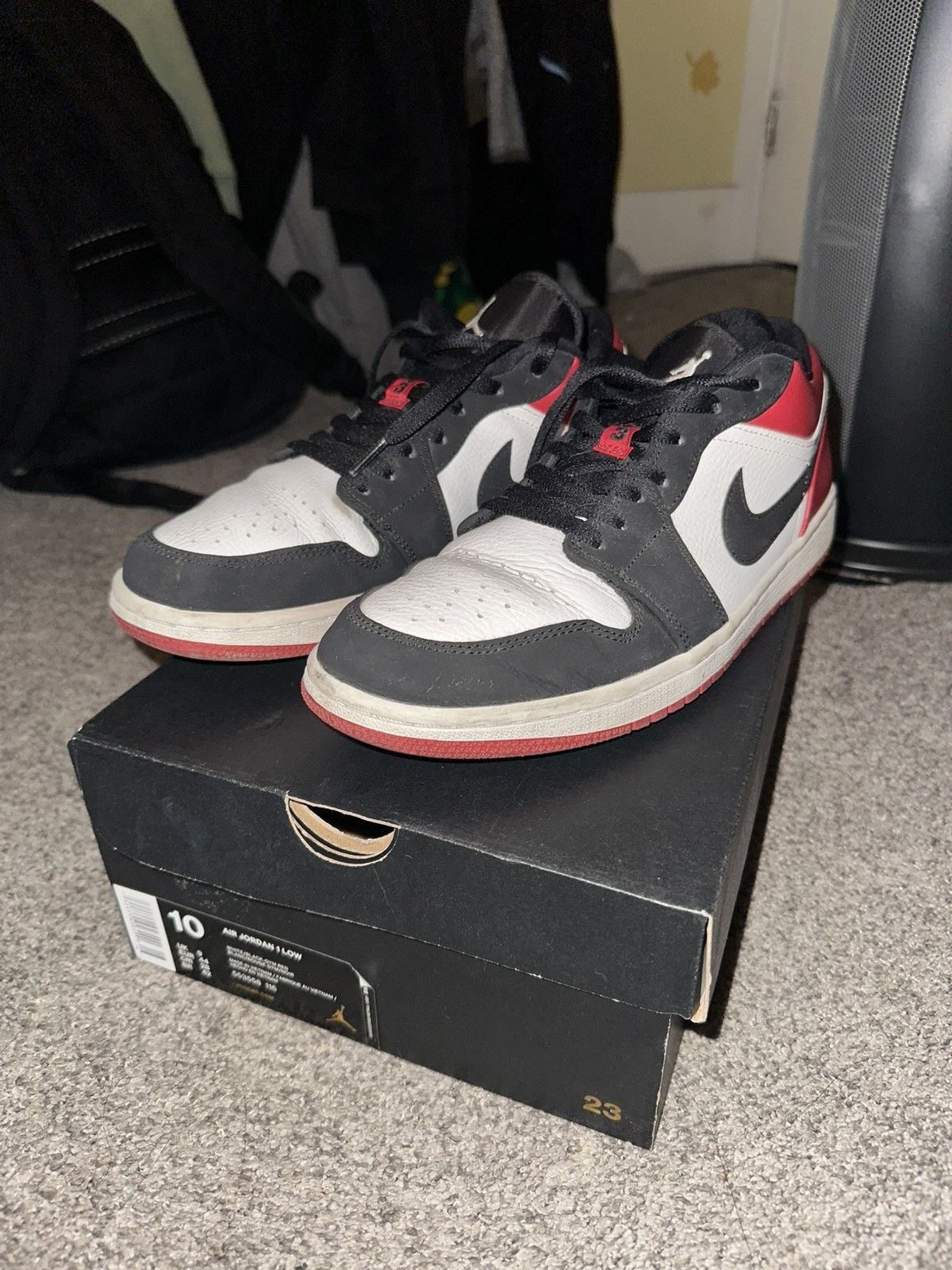 Jordan Brand Nike Air Jordan 1 Low Black Toe Red White (2019) Size US 10 / EU 43 - 1 Thumbnail