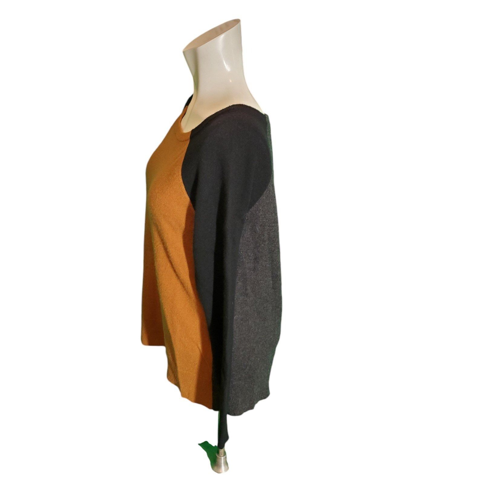 Neiman Marcus Neiman Marcus Cashmere Sweater Reversible Cardigan Tan/gry/B Size L / US 10 / IT 46 - 3 Thumbnail