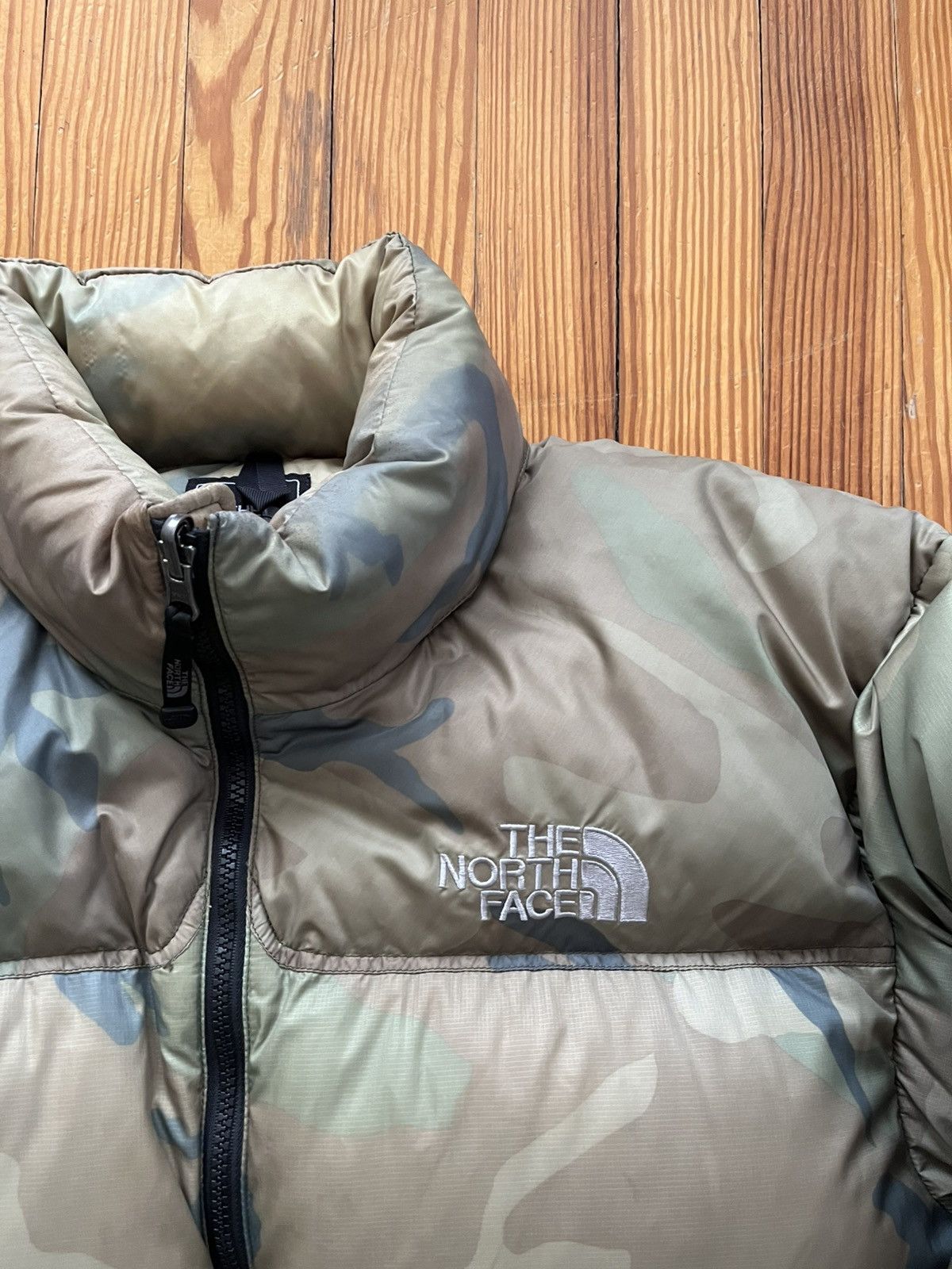 The North Face Vintage The North Face Nuptse Down Jacket Camo Olive 700 Size US L / EU 52-54 / 3 - 3 Thumbnail
