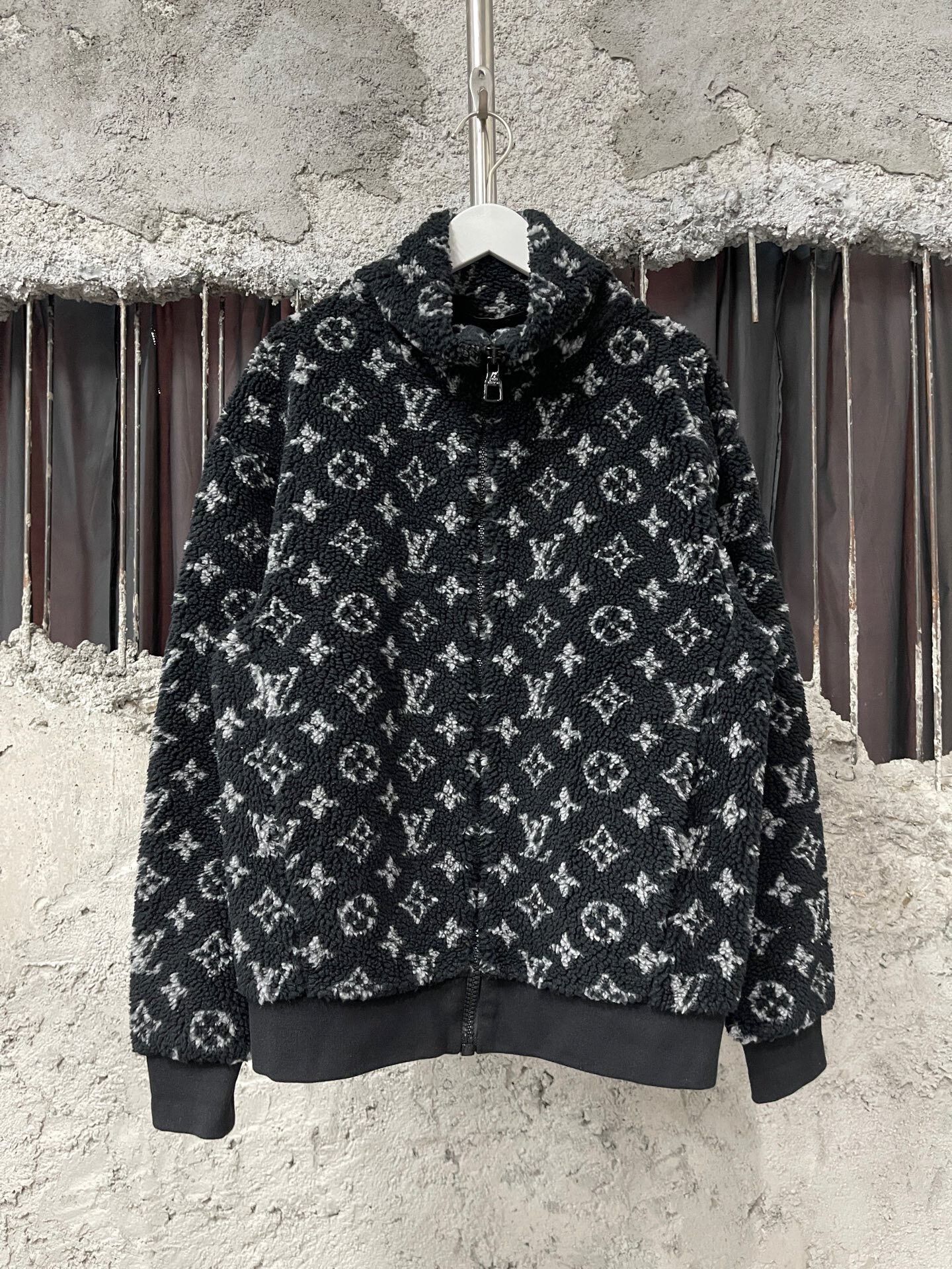 Louis Vuitton Louis Vuitton Jacket XS Women Size XS / US 0-2 / IT 36-38 - 1 Thumbnail