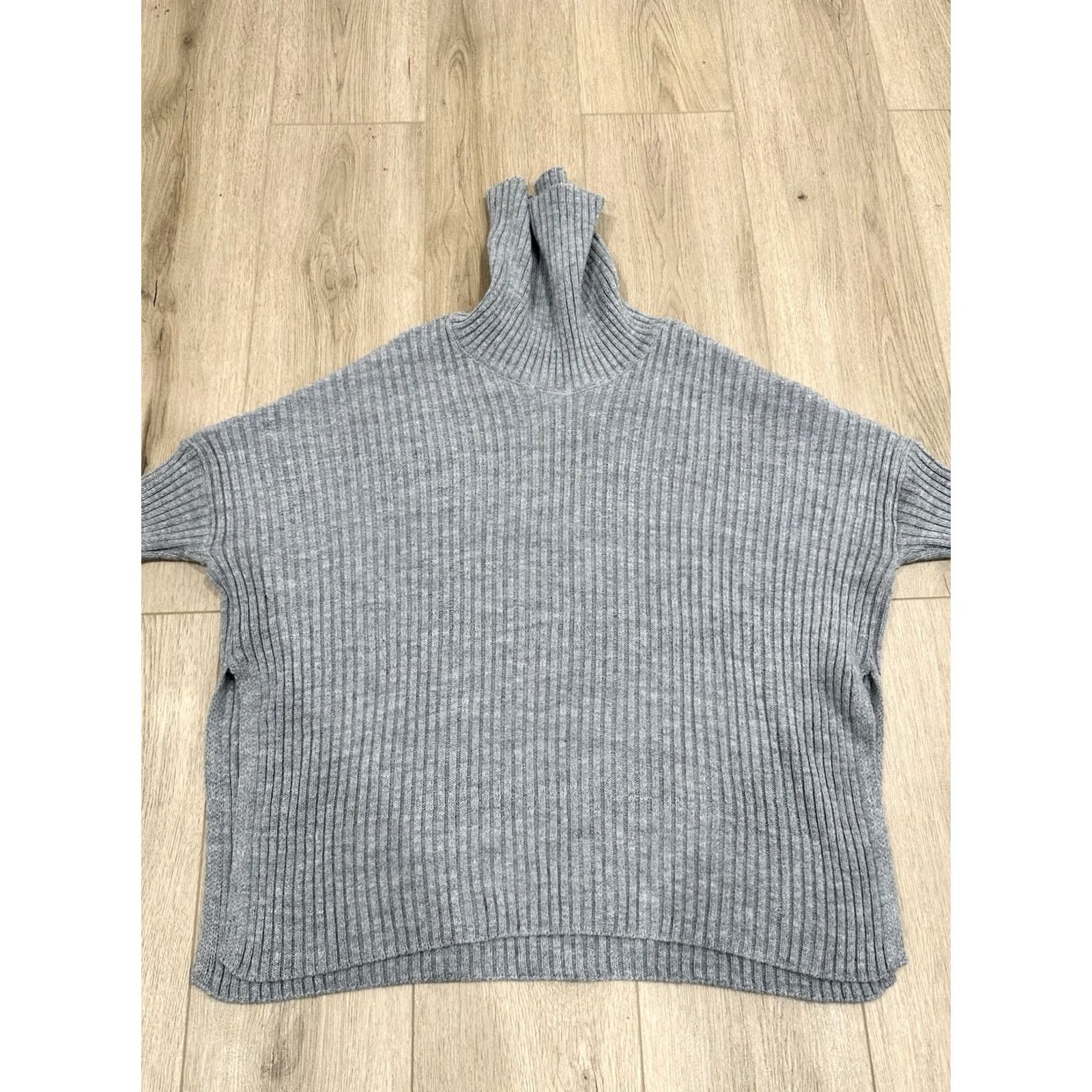 Vintage VINTAGE NWT MerSea New Yorker Ribbed Cowl Sweater Grey Cozy Chic One Size Size ONE SIZE - 3 Thumbnail