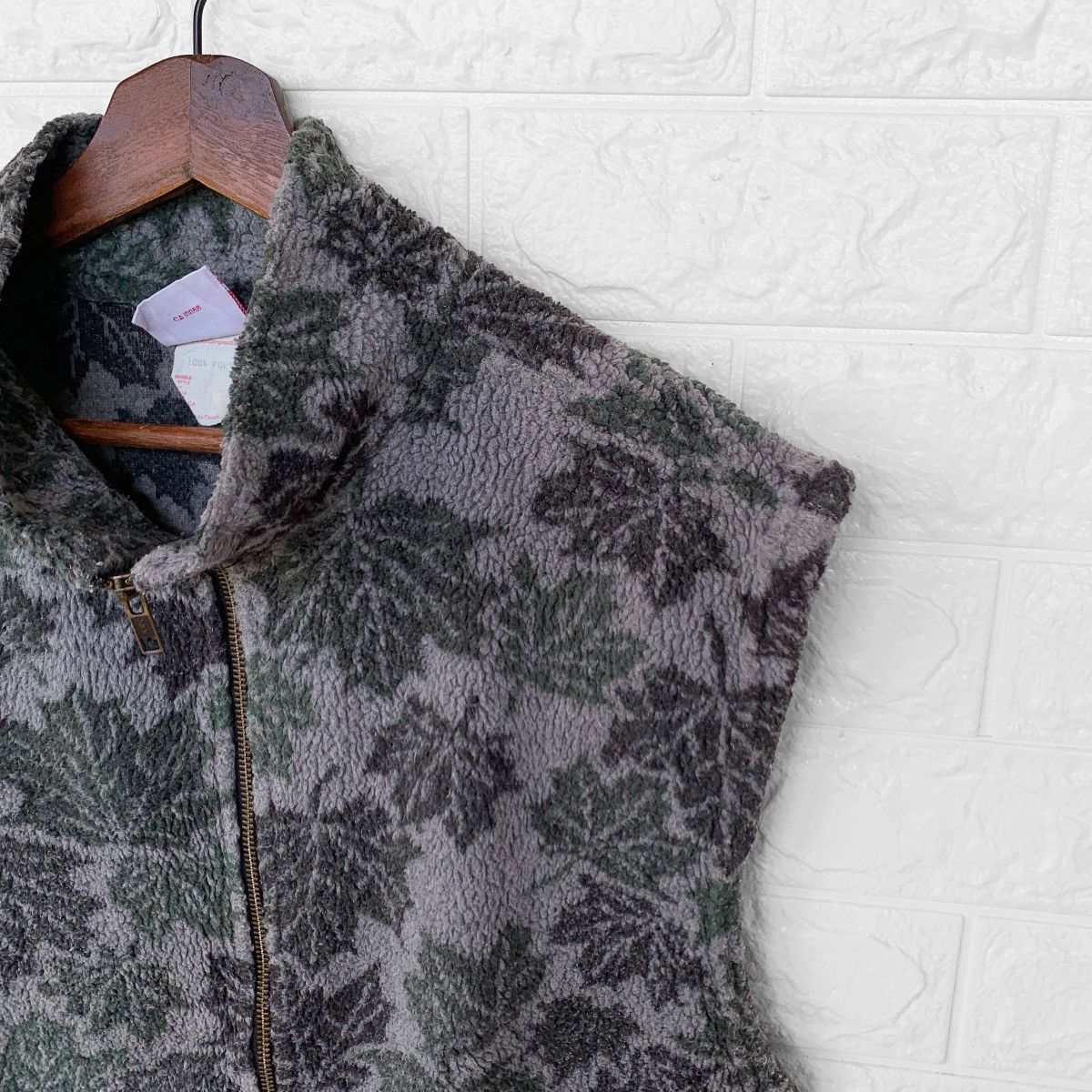 Vintage Vintage 1990s GGS Canada Leaf Design Fleece Jacket Size US M / EU 48-50 / 2 - 7 Thumbnail