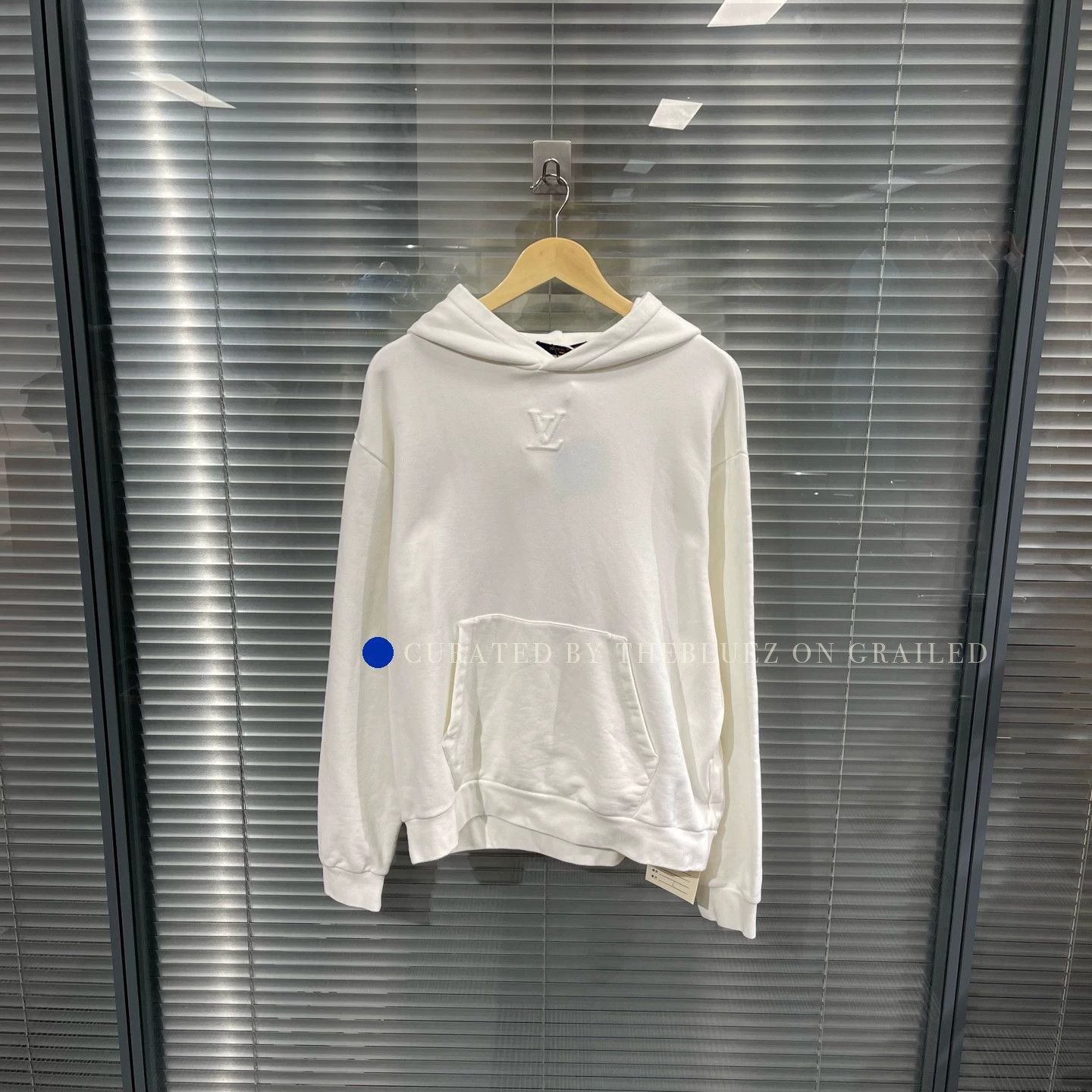 Louis Vuitton White Embossed Logo Hoodie in Size L Size US L / EU 52-54 / 3 - 1 Thumbnail
