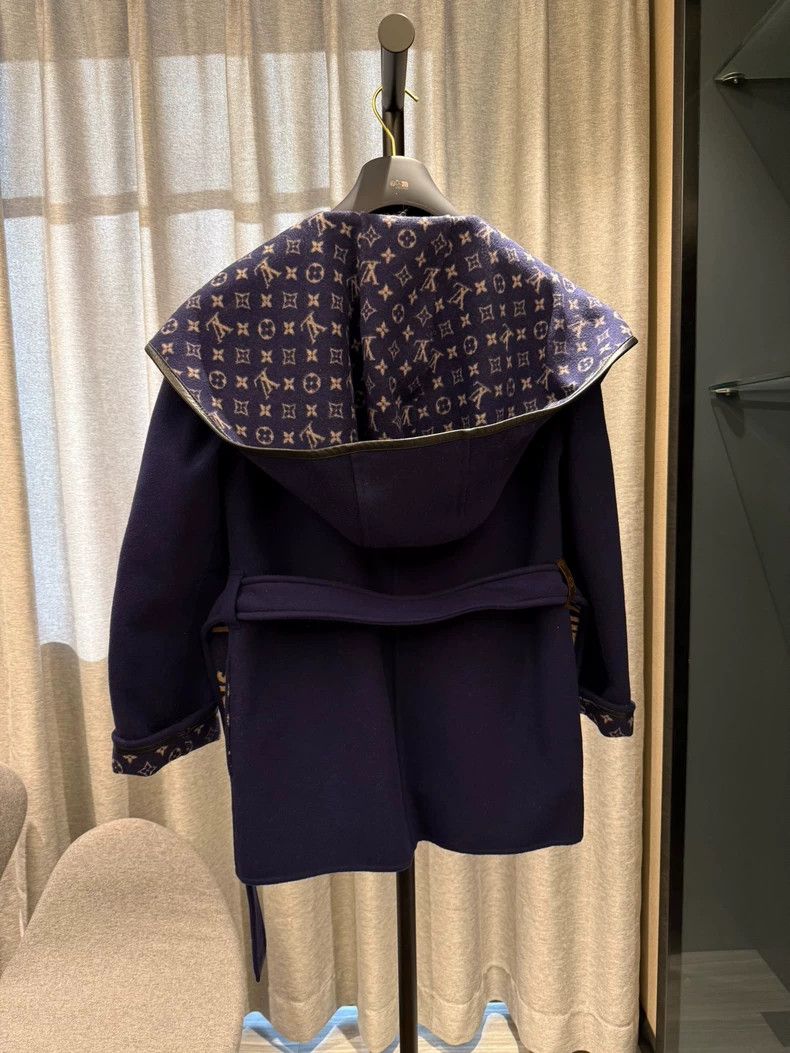 Louis Vuitton LOUIS VUITTON Short hooded cashmere coat with presbyopic fu Size 4XL / US 24-26 - 2 Thumbnail