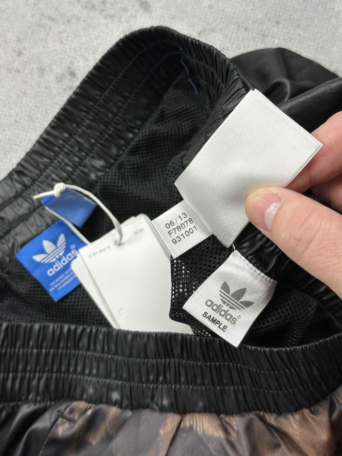 Adidas Adidas Originals Eagle Print Sample Tee & Shorts Set Rare Size 28" / US 6 / IT 42 - 13 Thumbnail