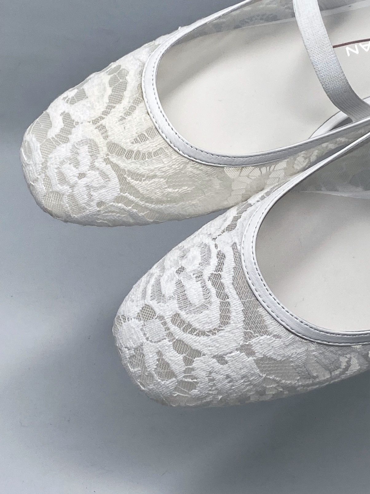 Stuart Weitzman Stuart Weitzman Arabella Lace Ballet Flats size 8.5 Size US 8.5 / IT 38.5 - 6 Thumbnail