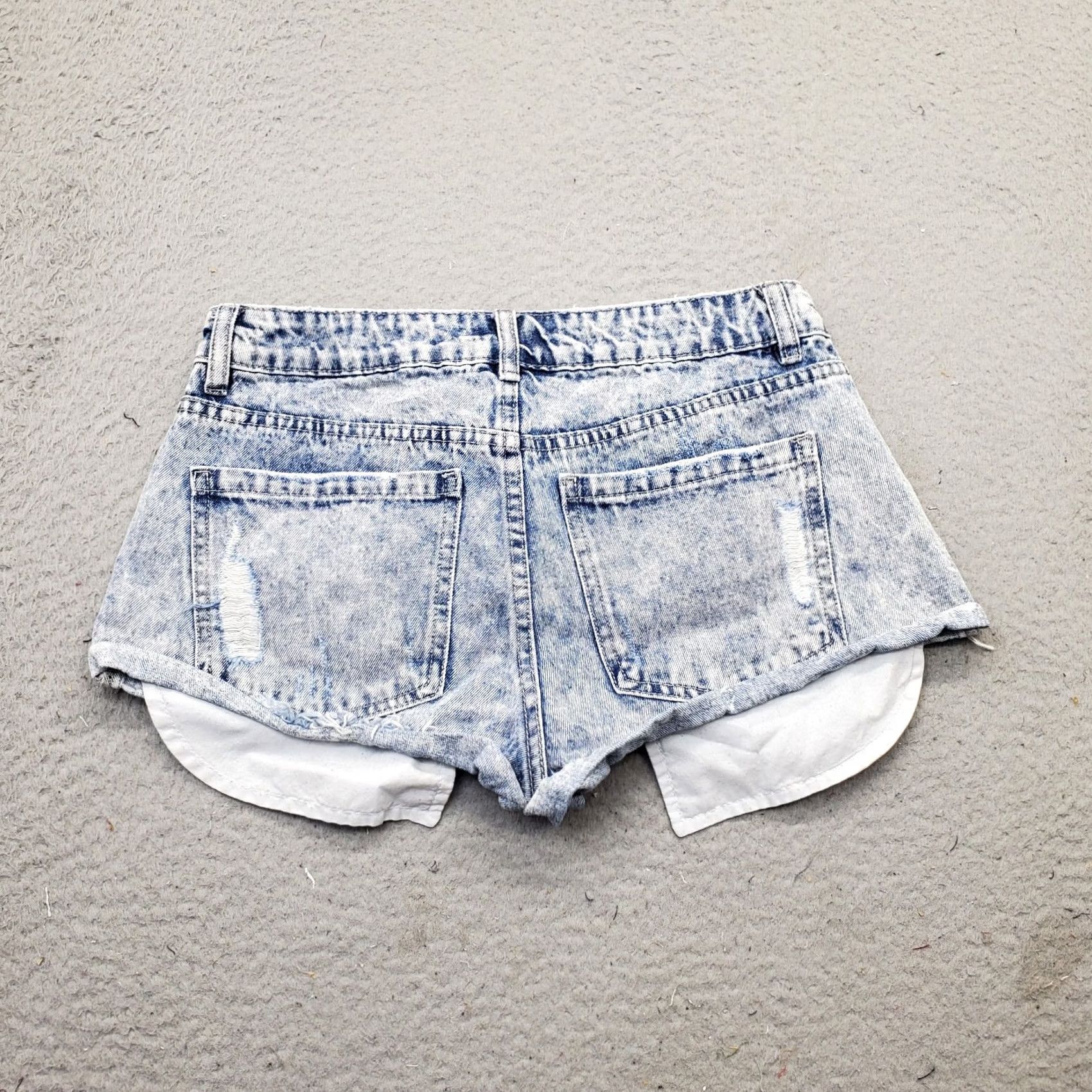 Cotton On Cotton On Cut-Off Shorts Women's 6 Blue Denim 5-Pocket Design Distressed Mid Size 28" / US 6 / IT 42 - 2 Thumbnail