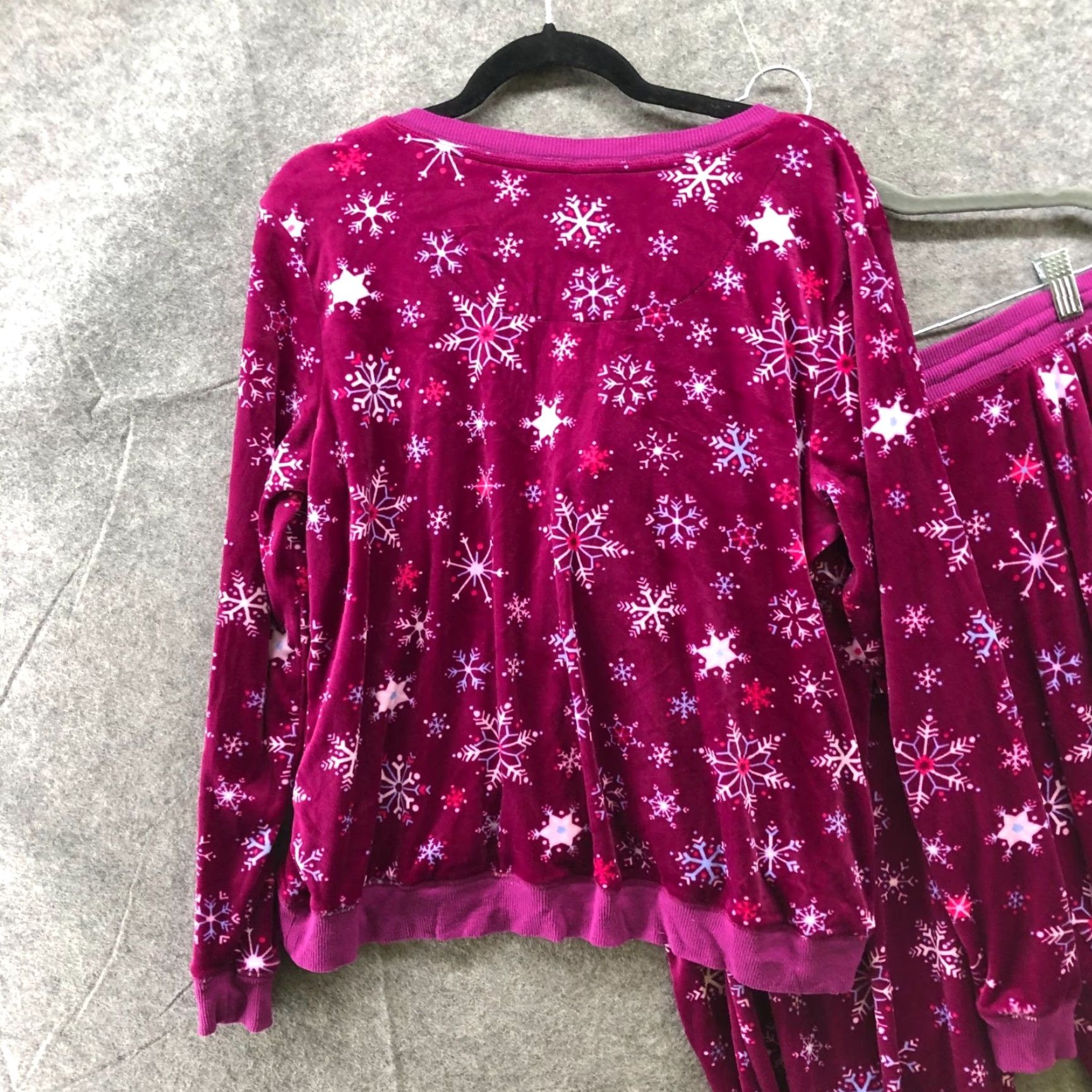 Vintage Jane & Bleecker Pajama Set Womens L Plush Holiday Snowflake Print Pink Violet Nightwear Lounge Set Womens L Pink Holiday Snowflake Plush Size ONE SIZE - 4 Thumbnail