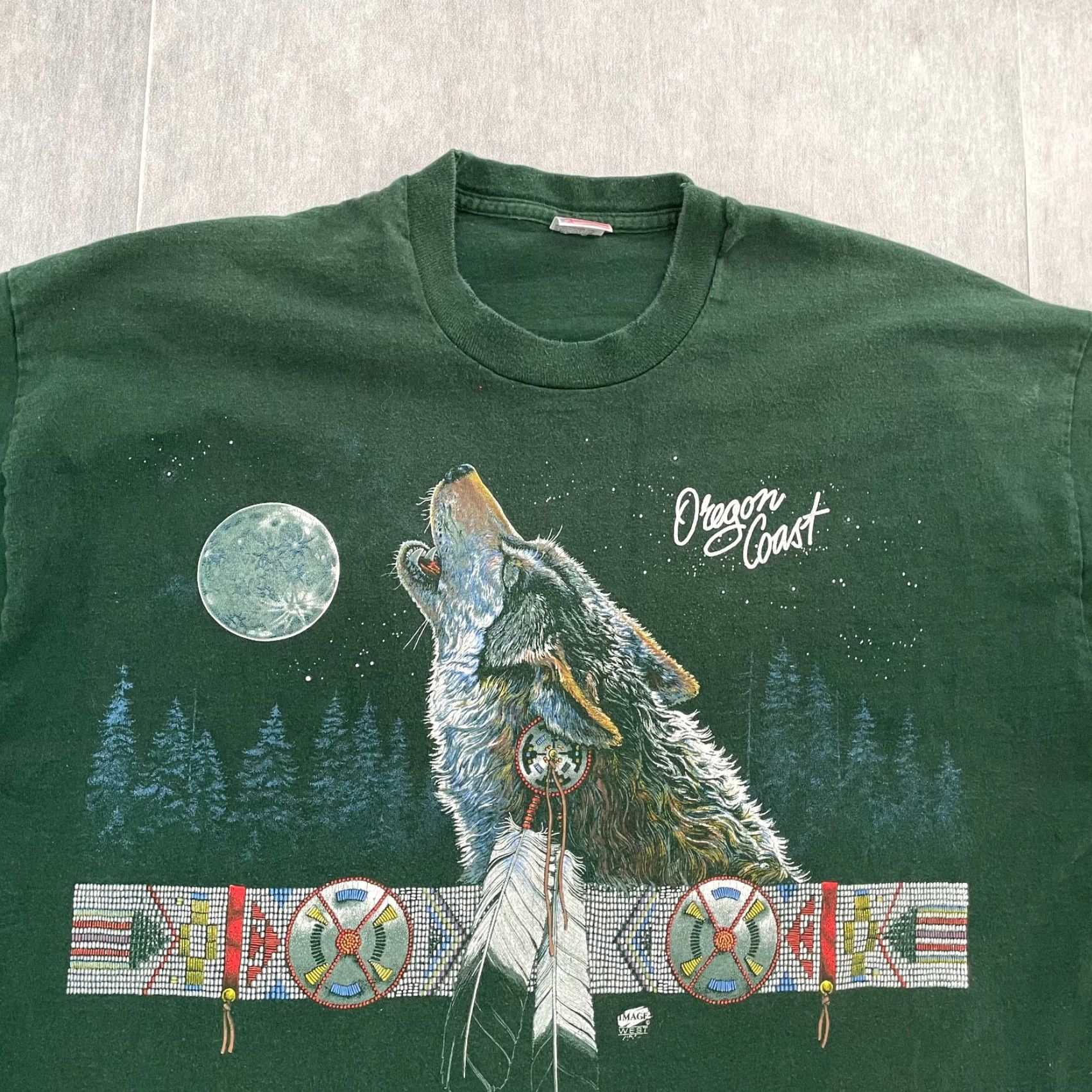 Fruit Of The Loom VINTAGE Oregon Coast Shirt Adult 3XL Green Wolf Native Graphic Logo Men XXXL 90s Shirt Size US XXL / EU 58 / 5 - 3 Thumbnail