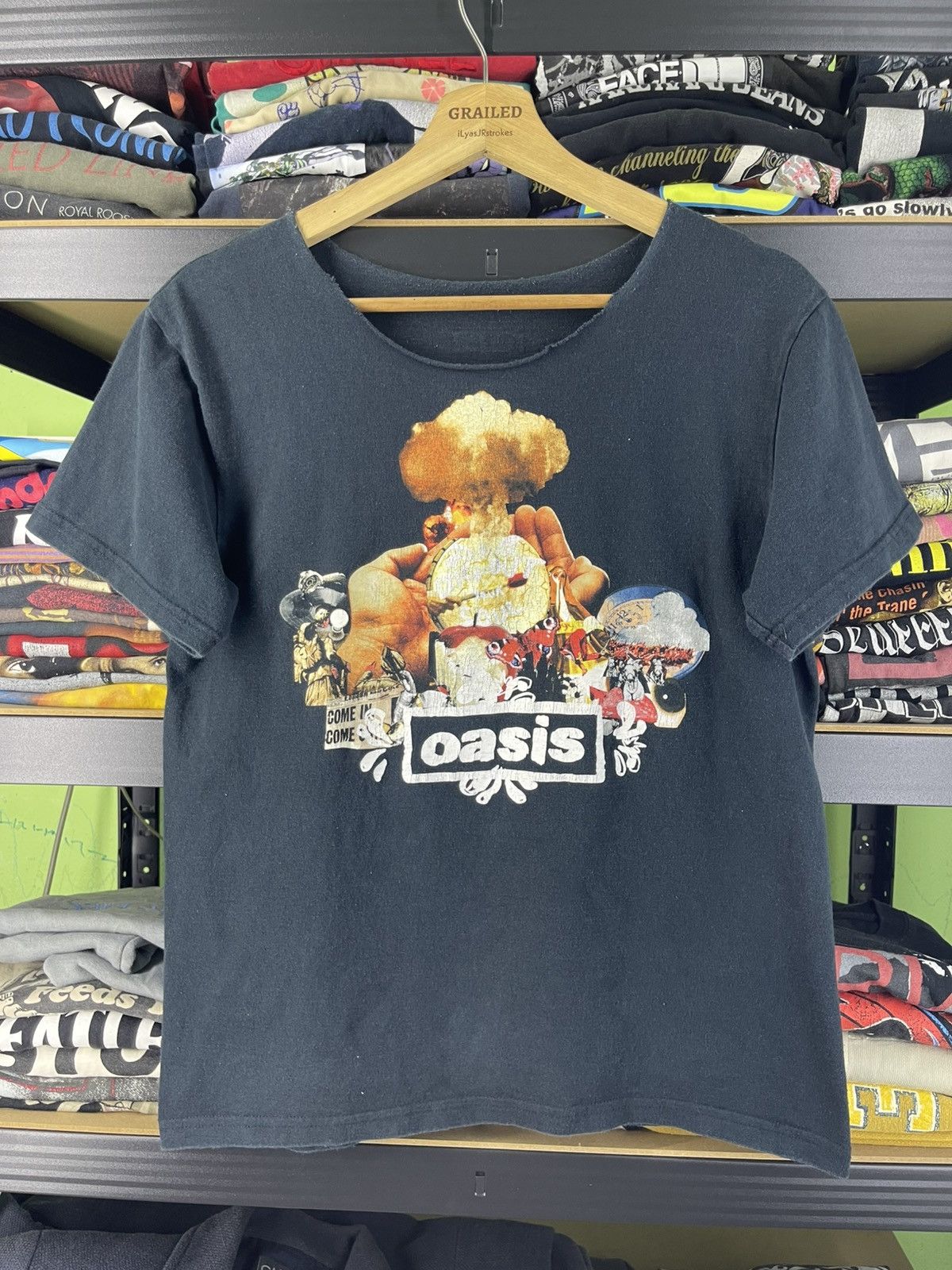 Band Tees 2000s vintage Oasis Dig Out Your Soul Atomic Collage t-shirt Size US M / EU 48-50 / 2 - 2 Thumbnail